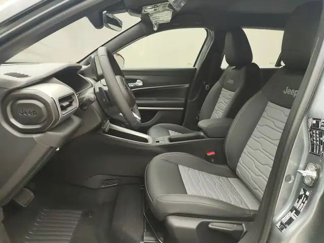 Jeep Avenger view 22