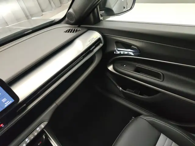 Jeep Avenger view 21