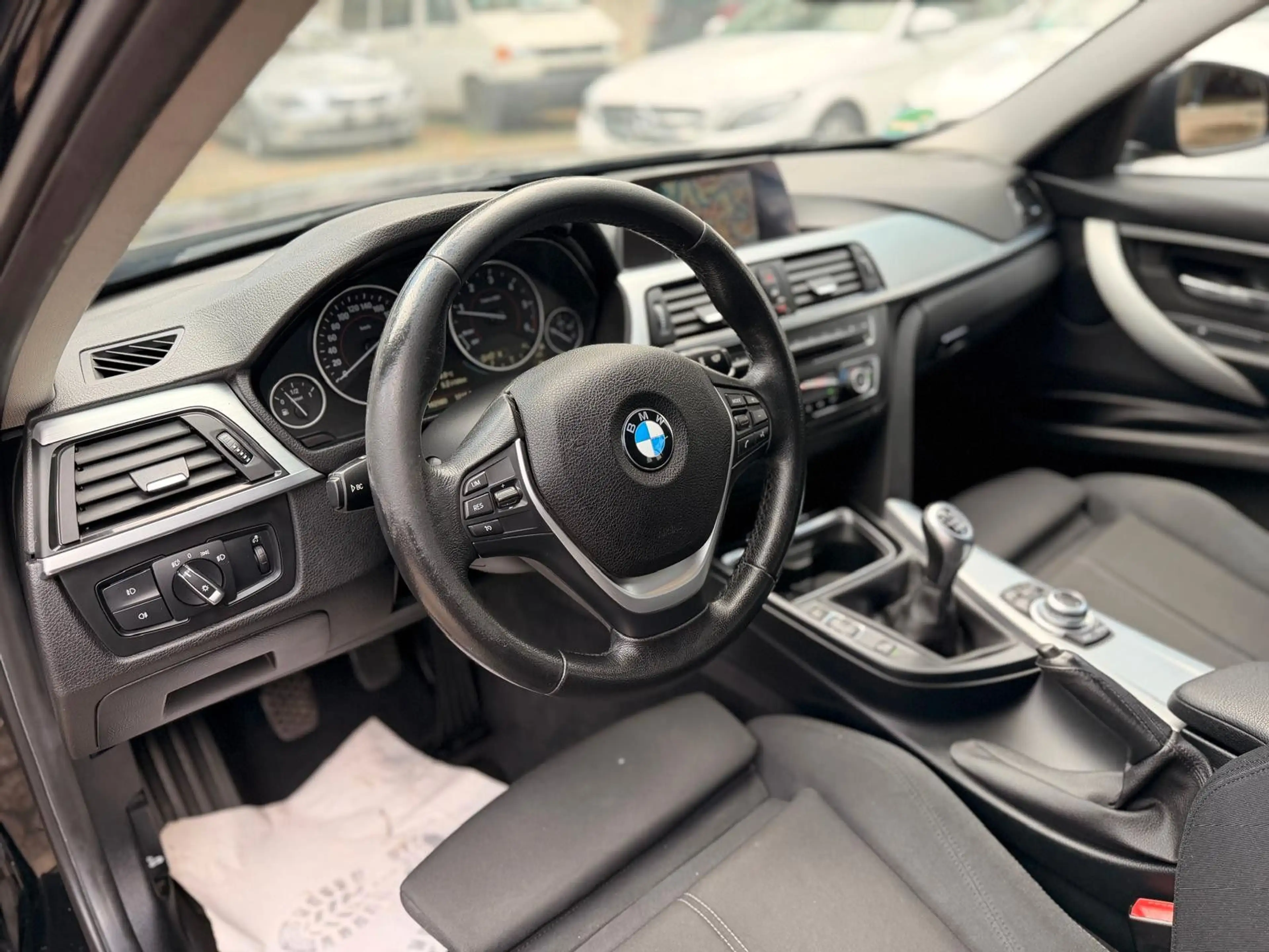 BMW 318 d T Sport Xenon/Keyless/PDC/LED — photo 9