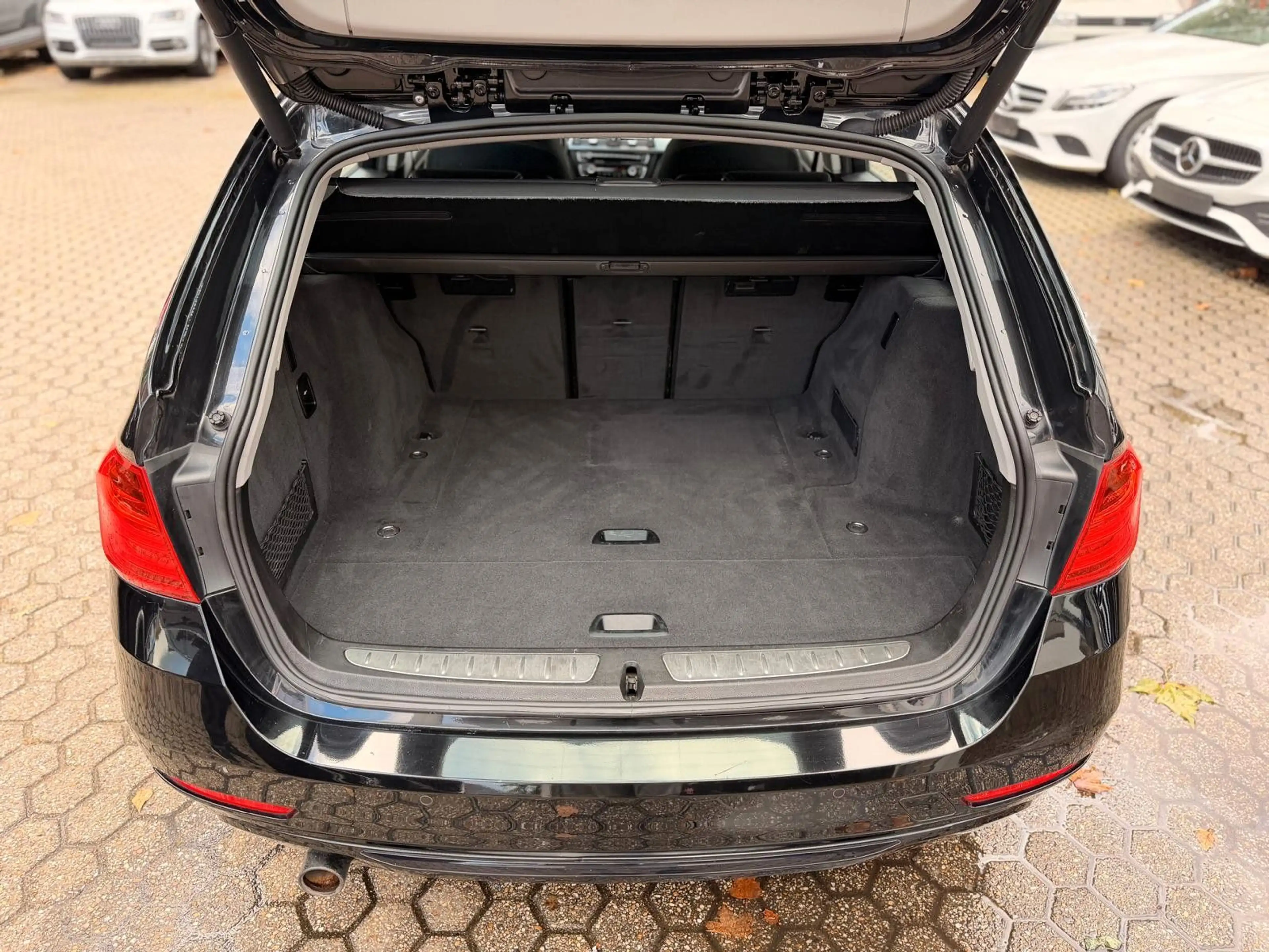 BMW 318 d T Sport Xenon/Keyless/PDC/LED — photo 12