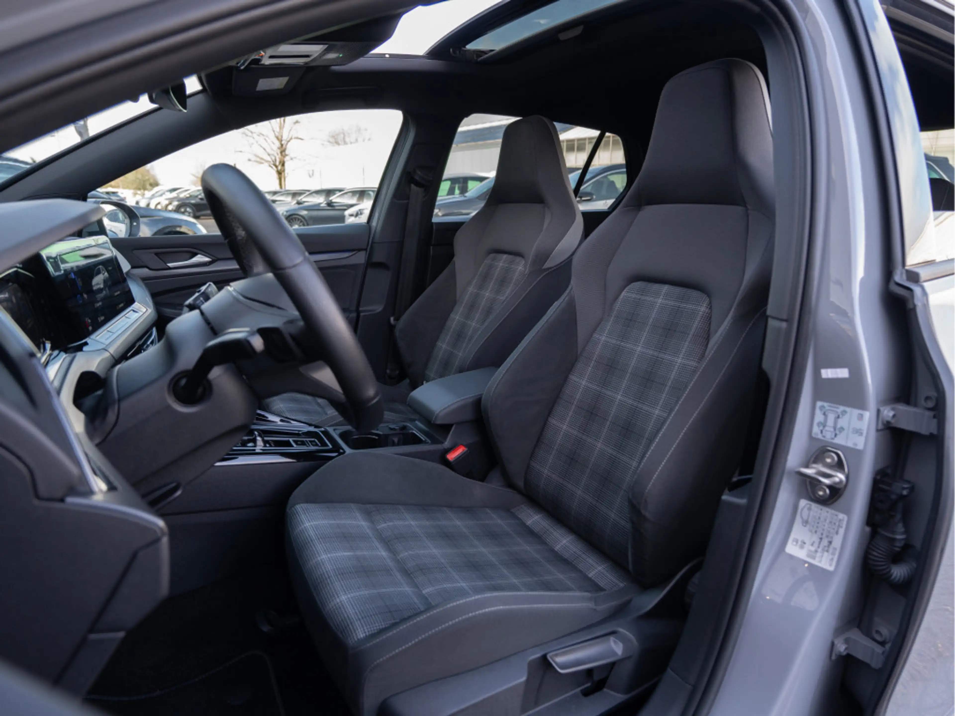 Volkswagen Golf GTD 2.0 TDI DSG 200PK | Pano | 19" R | Camera | BTW — photo 15
