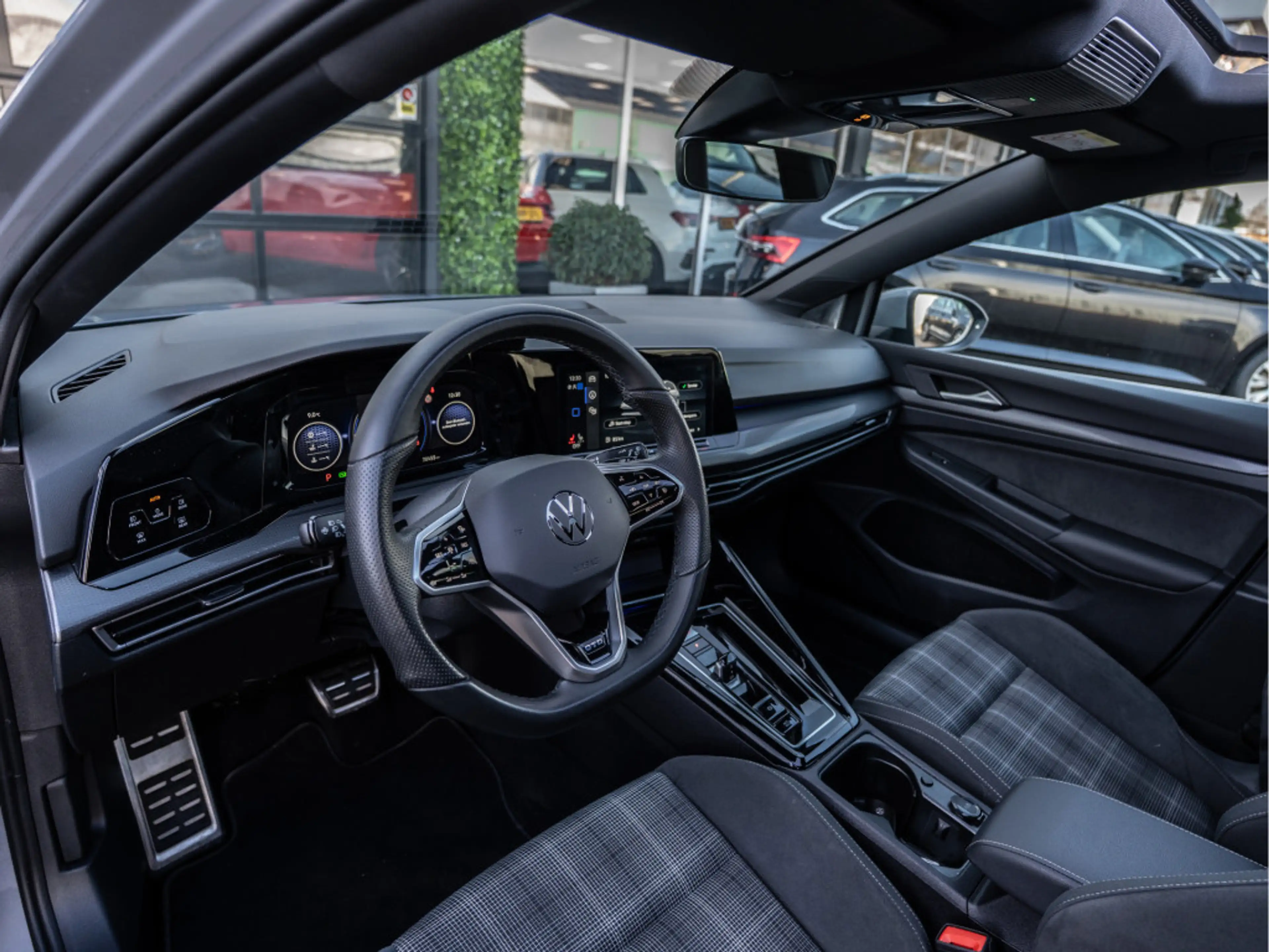 Volkswagen Golf GTD 2.0 TDI DSG 200PK | Pano | 19" R | Camera | BTW — photo 14
