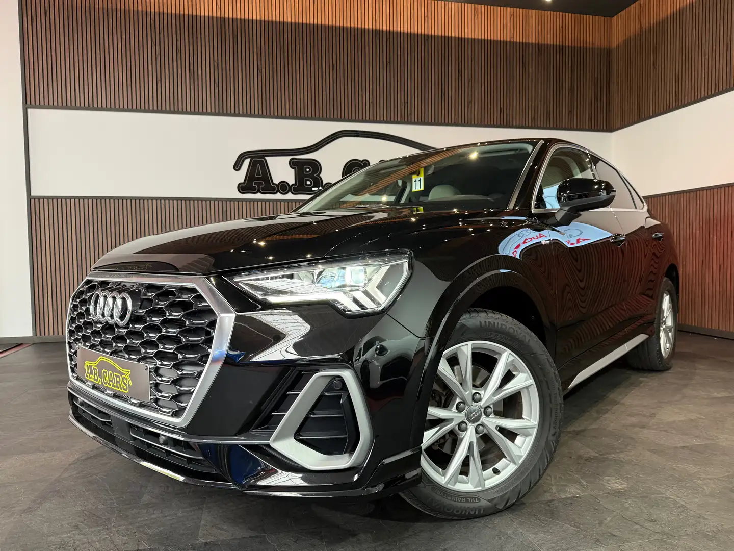 Audi Q3 Sportback 35 TDi S line *AUTOMATIQUE*GARANTIE 12M* Noir - 1