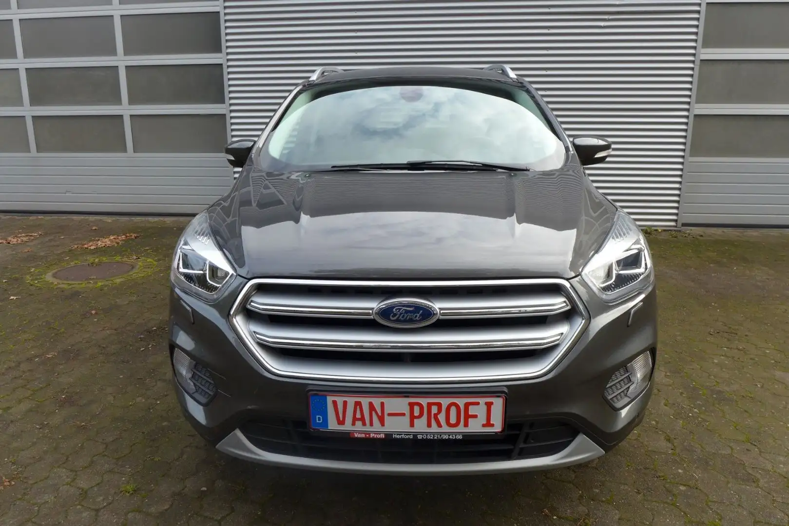 Ford Kuga Titanium mit Navi u. abnb. AHK Grau - 2