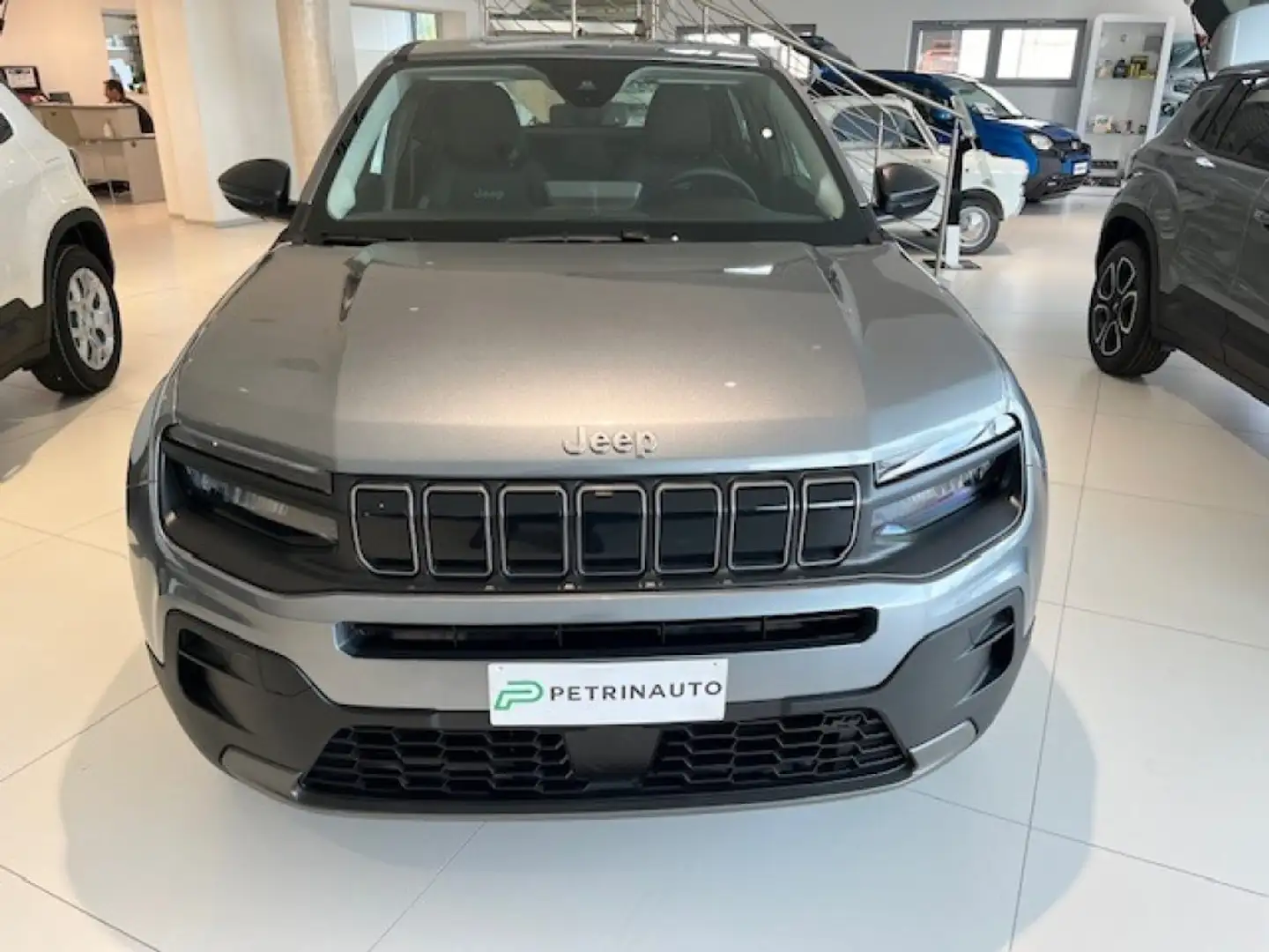 Jeep Avenger 1.2 Turbo Longitude MY'25 Km. Zero Grijs - 1