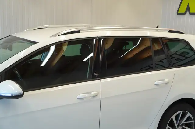 Volkswagen Golf view 12