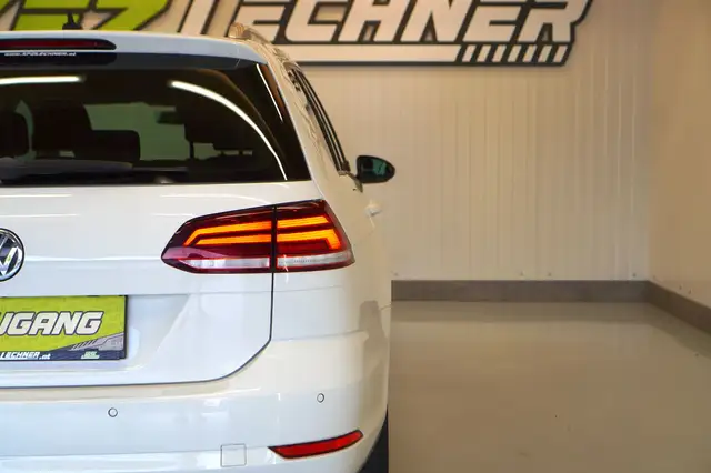 Volkswagen Golf view 6