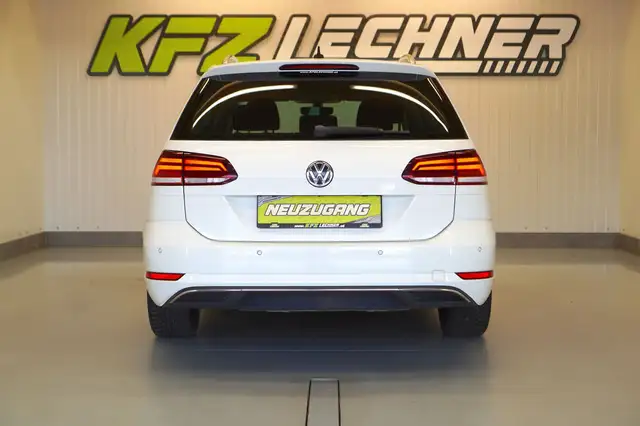 Volkswagen Golf view 5