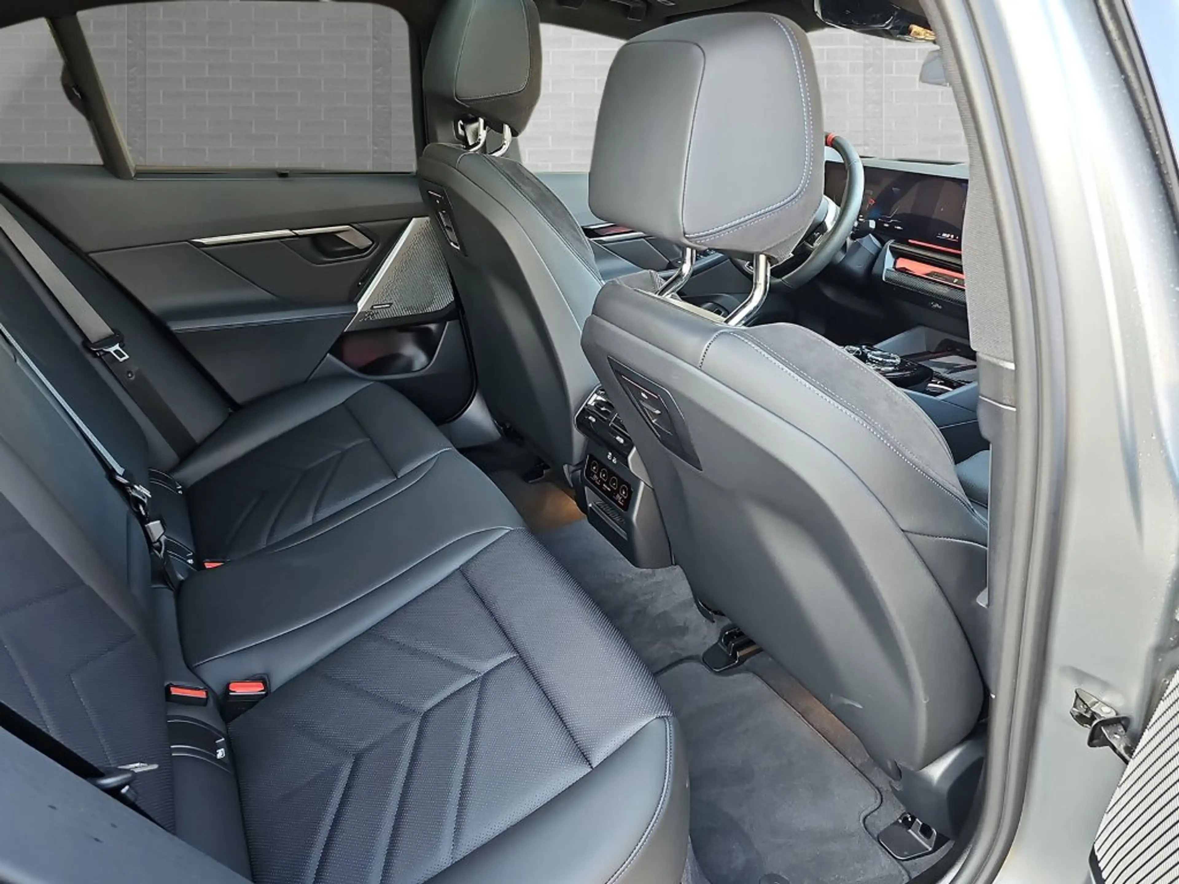 BMW i5 M60 xDrive — photo 7