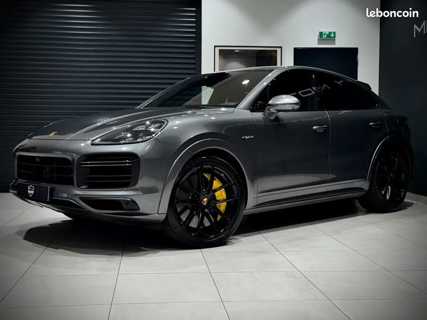 Porsche Cayenne COUPE TURBO S E-HYBRID 4.0i V8 680 CH TIPTRONIC S8 PACK SPORT ALLÉGÉE CARBONE+ROUE DIRECTRICE+JA 22+FEUX MATRIX+PCCB+SOFT Gris - 1