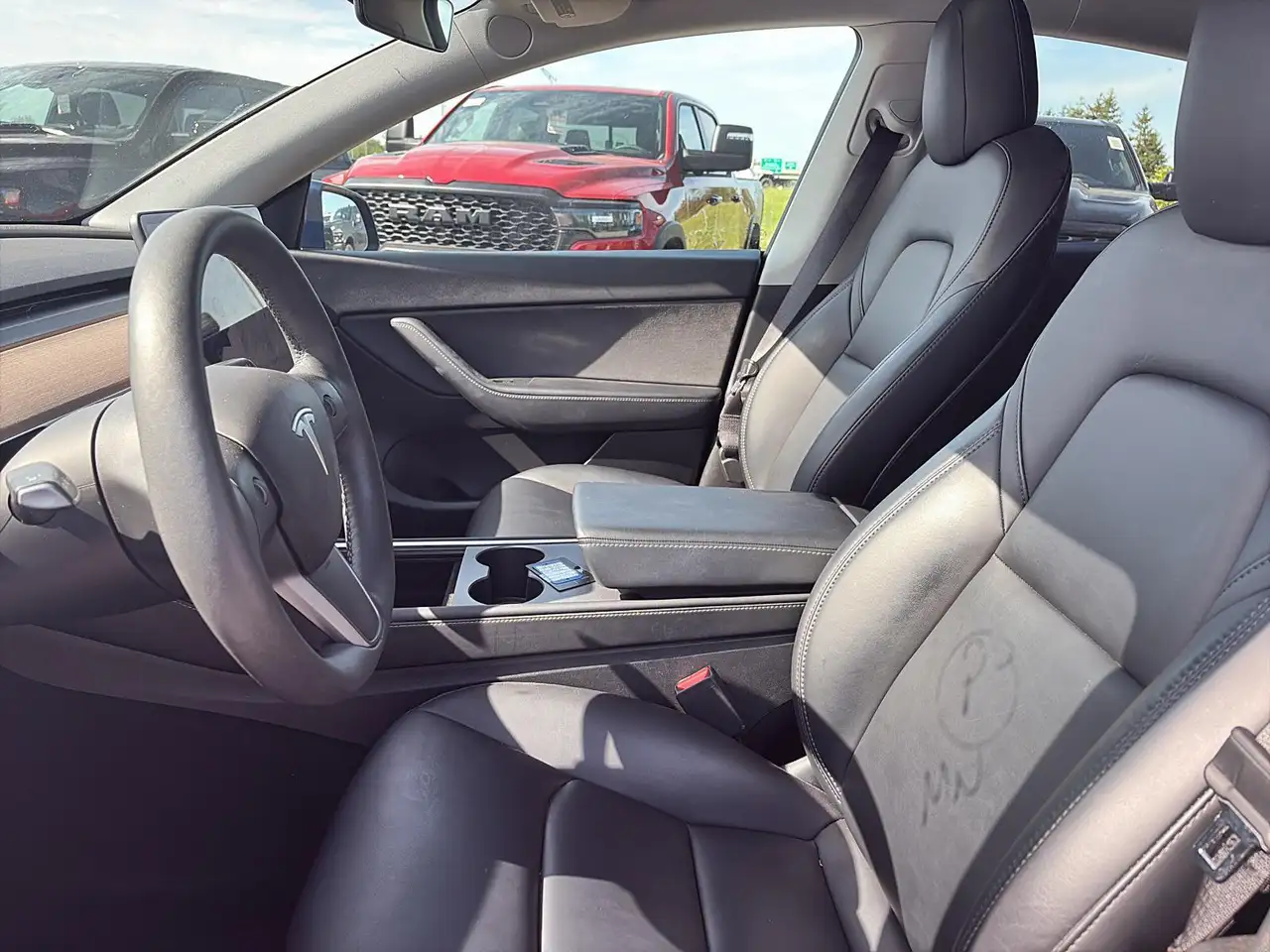 Tesla Model Y снимка Tesla Model Y