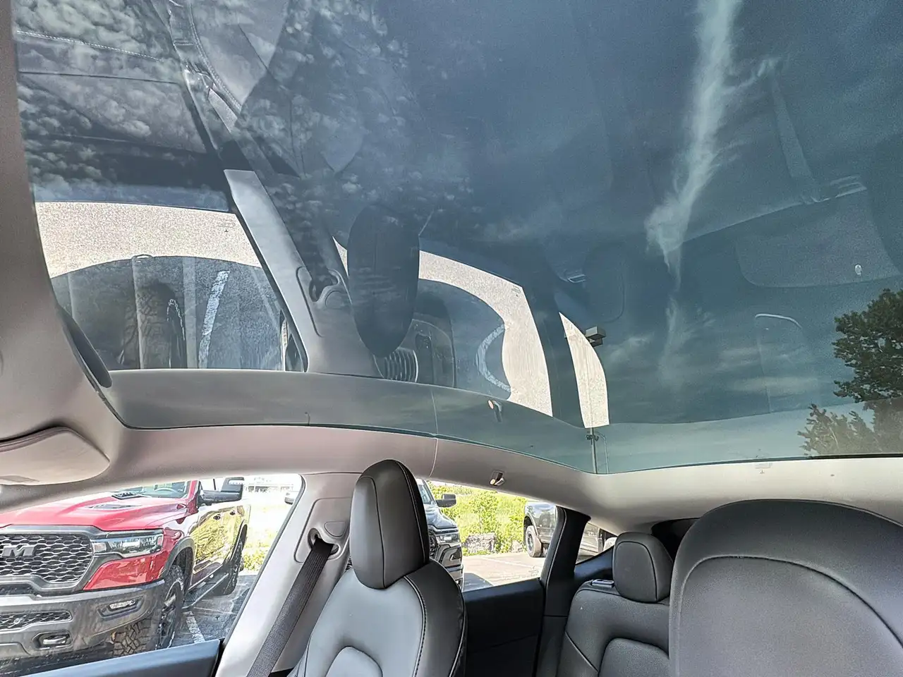 Tesla Model Y снимка Tesla Model Y