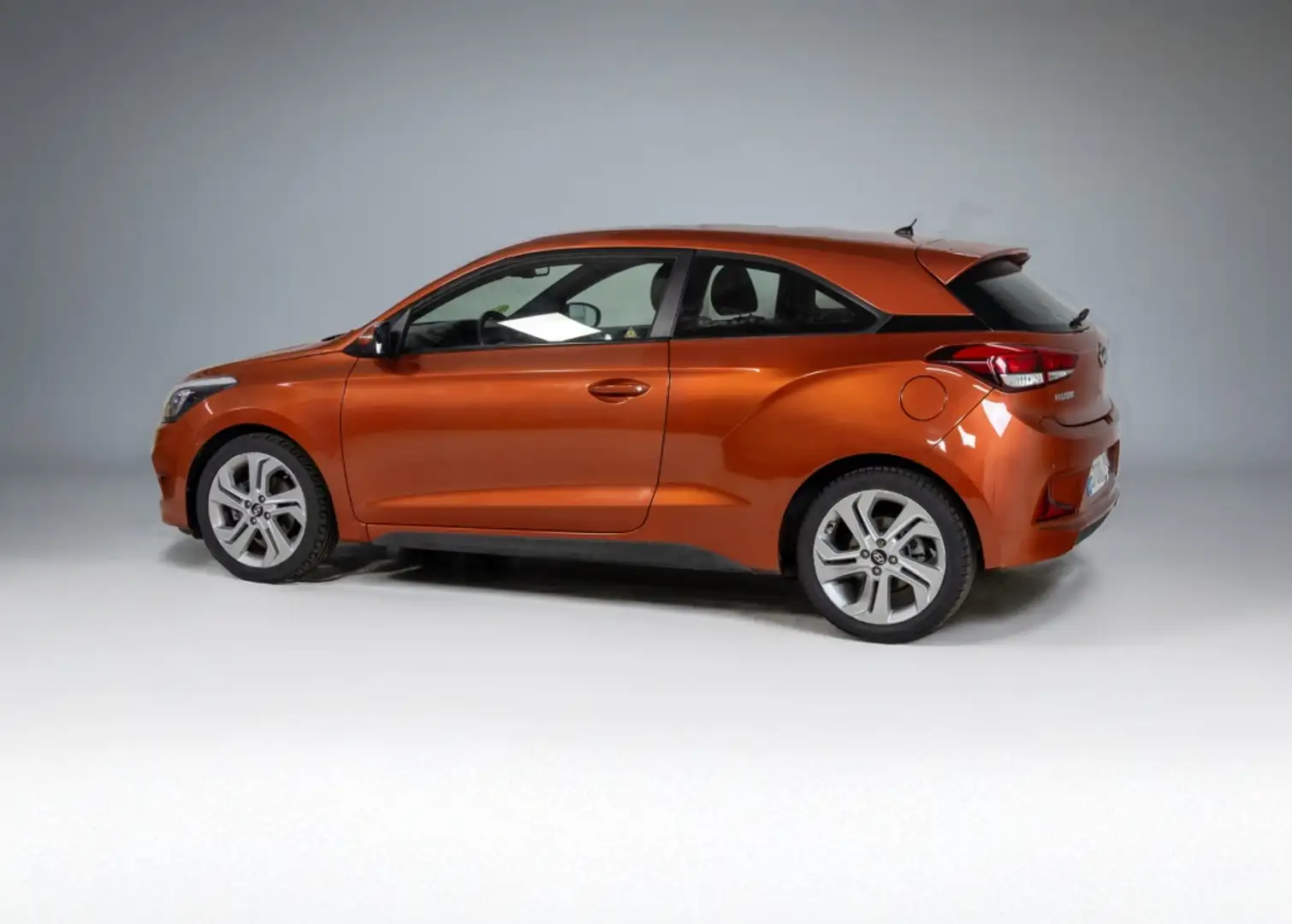Hyundai i20 Coupé 1.0 TGDI BD Tecno Orange 120 Oranje - 2