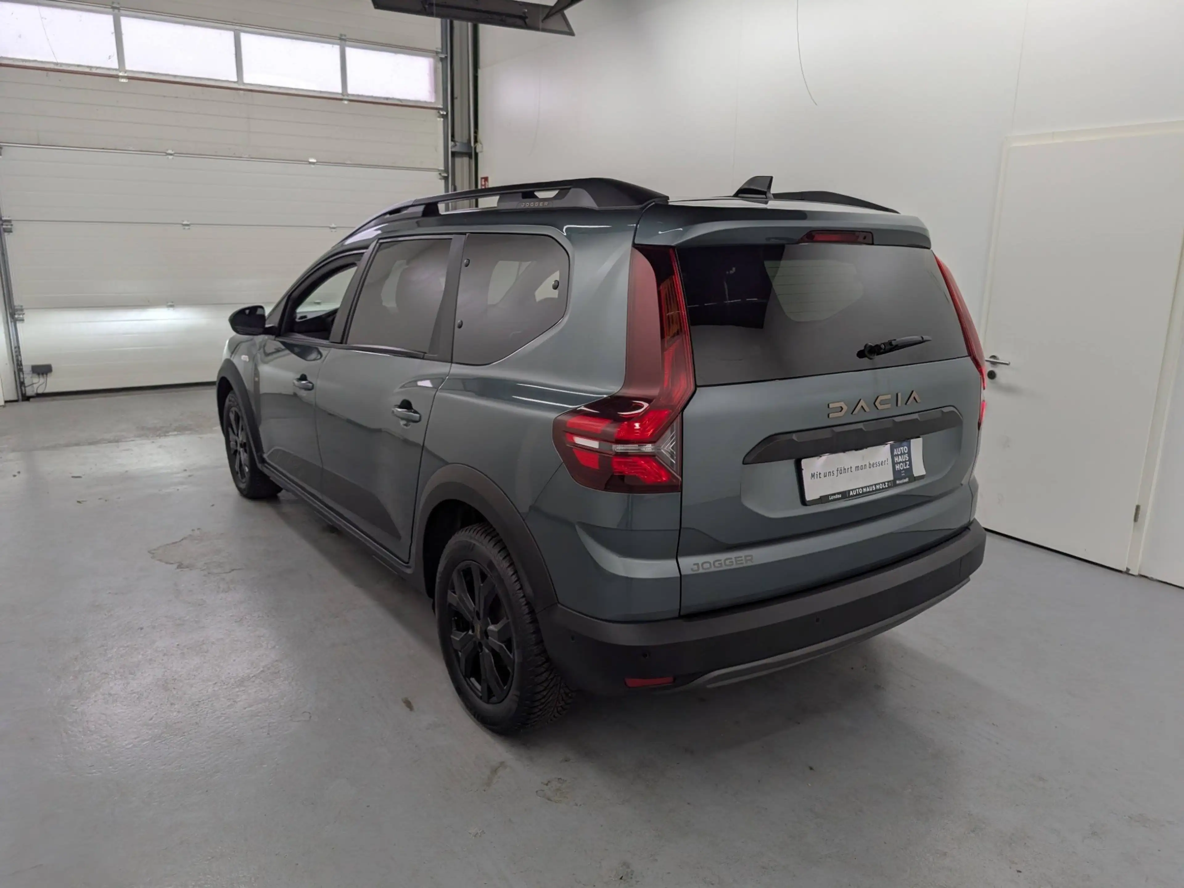Dacia Jogger TCe 110 Extreme+ 7-Sitzer Navi SHZ — photo 2