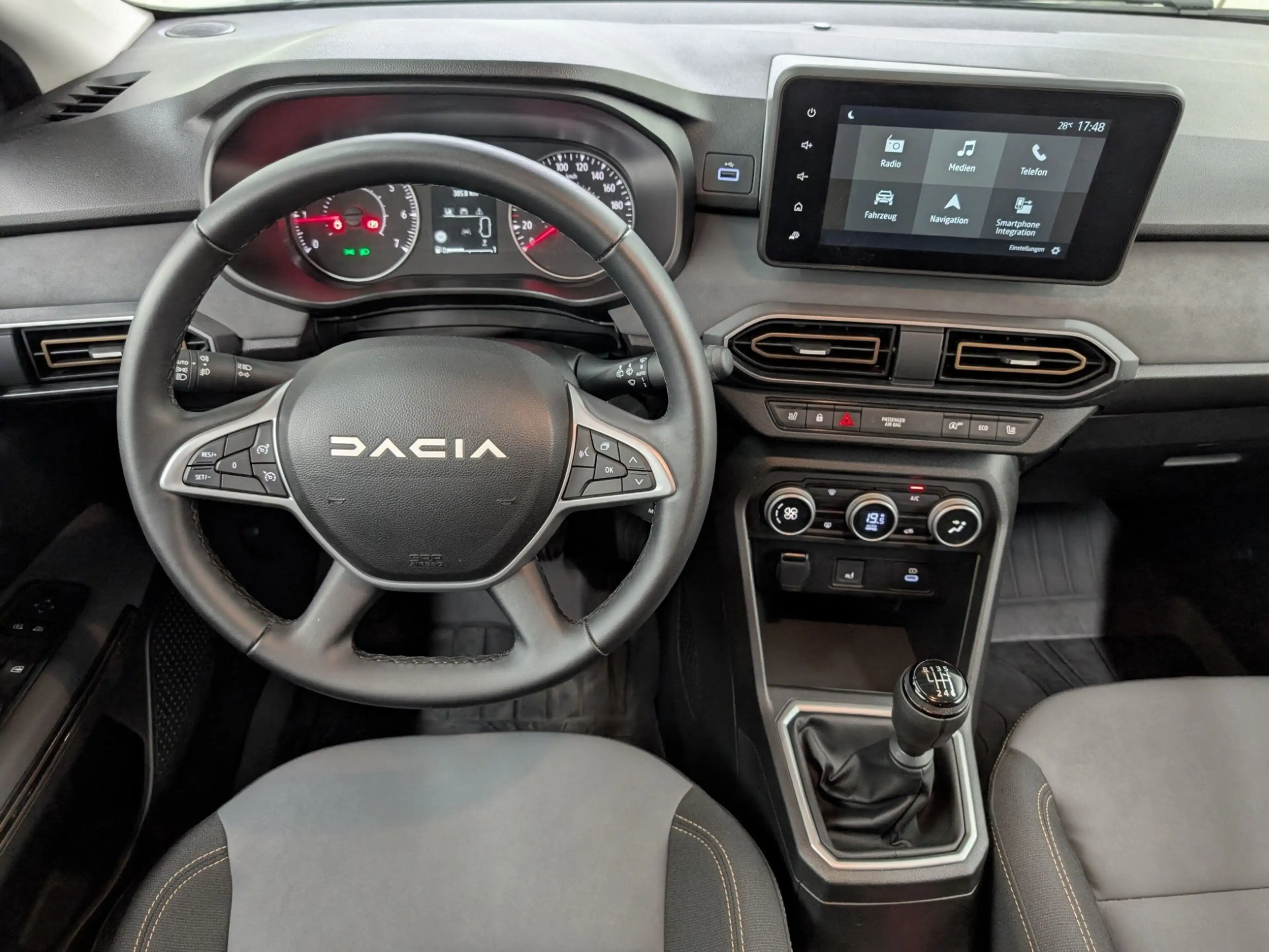 Dacia Jogger TCe 110 Extreme+ 7-Sitzer Navi SHZ — photo 15
