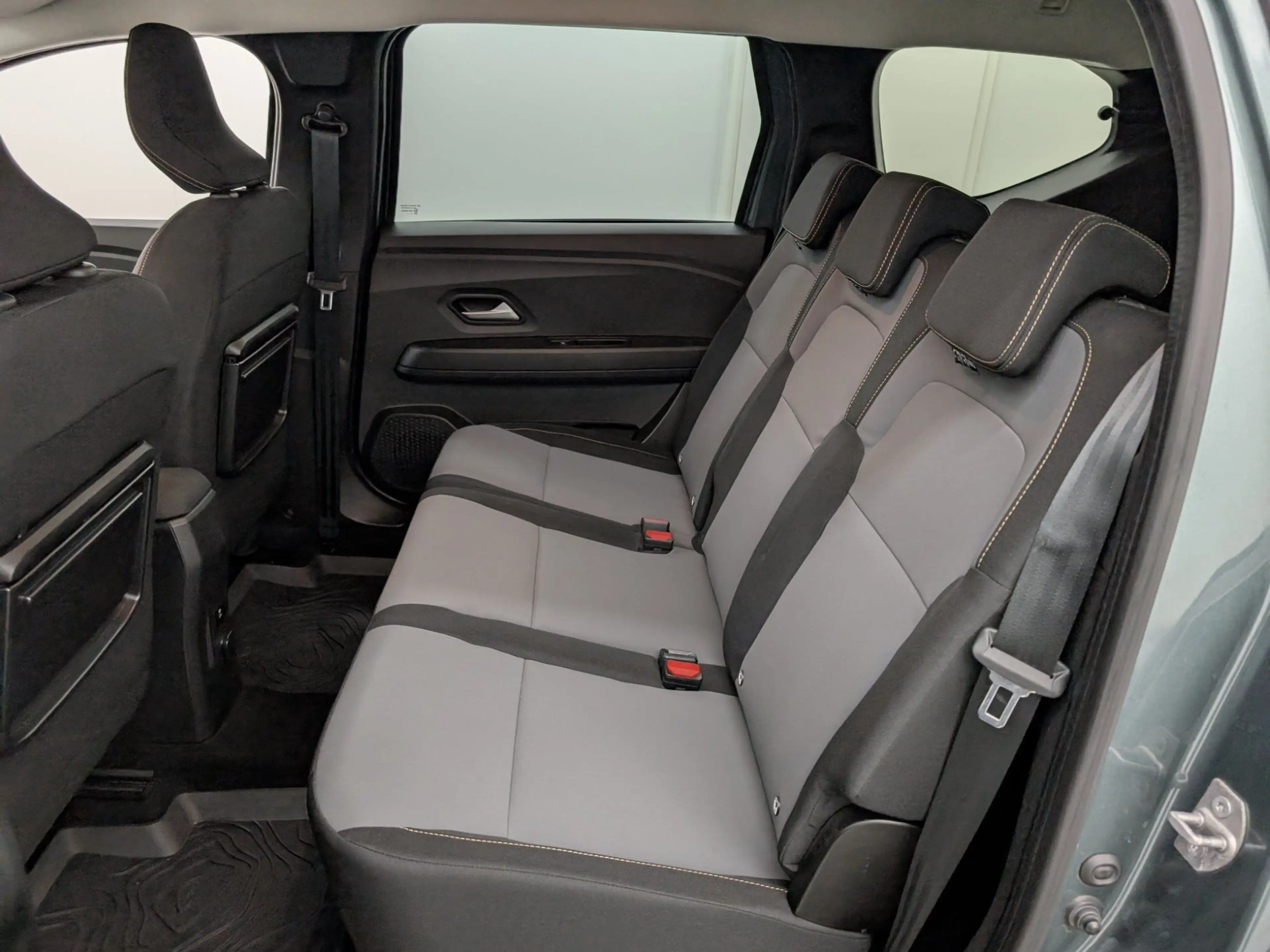 Dacia Jogger TCe 110 Extreme+ 7-Sitzer Navi SHZ — photo 9