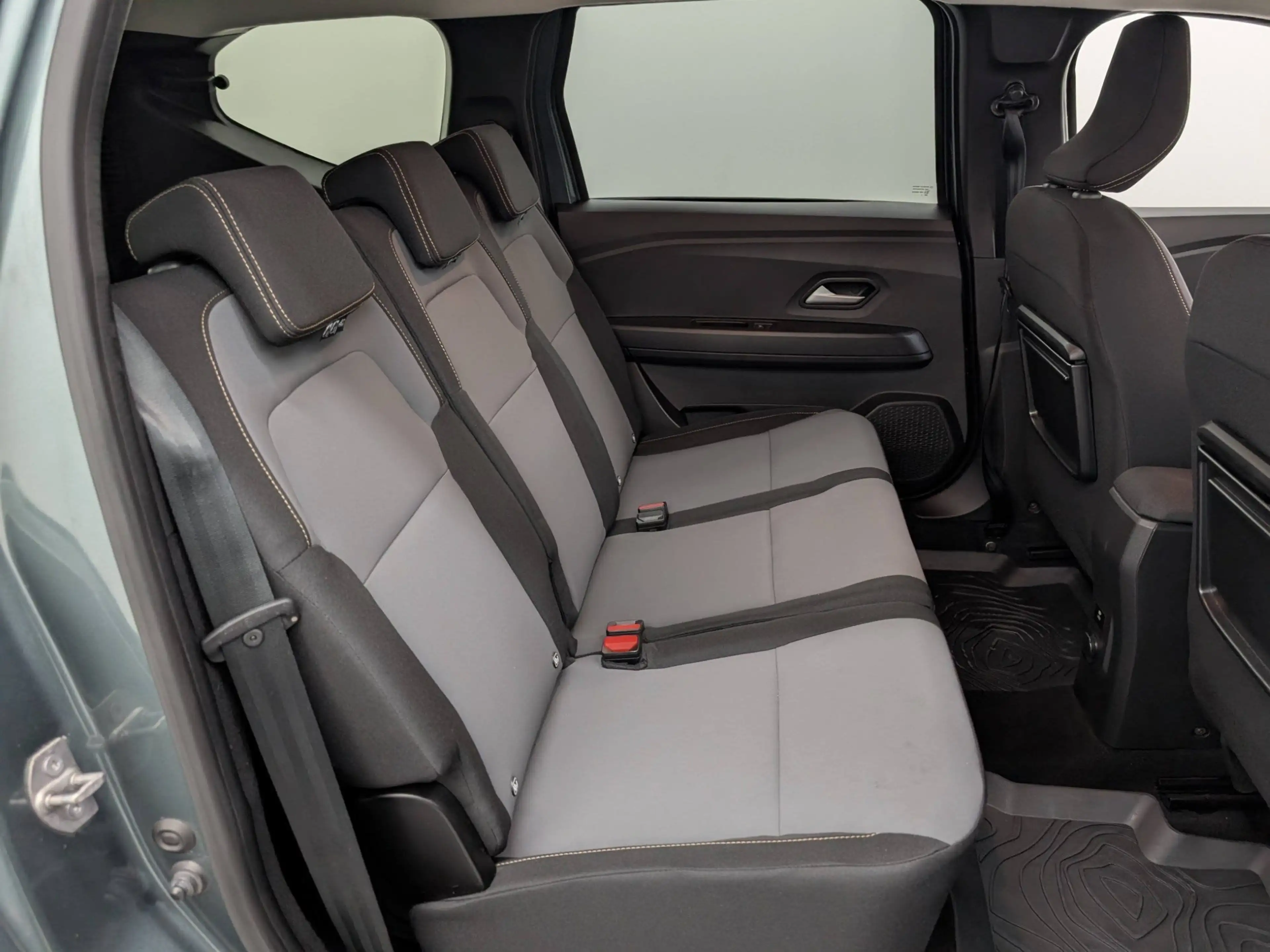 Dacia Jogger TCe 110 Extreme+ 7-Sitzer Navi SHZ — photo 11