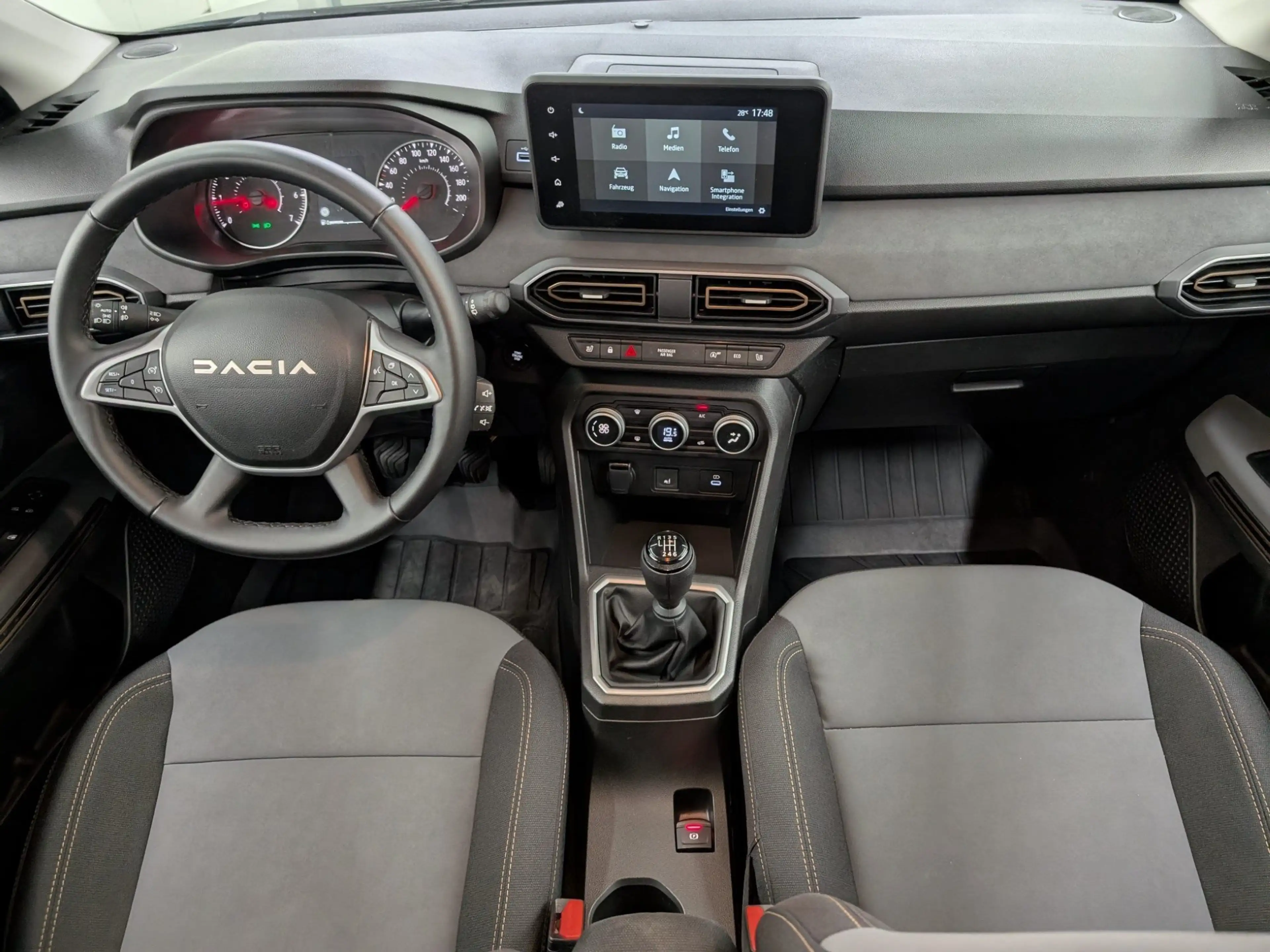 Dacia Jogger TCe 110 Extreme+ 7-Sitzer Navi SHZ — photo 14