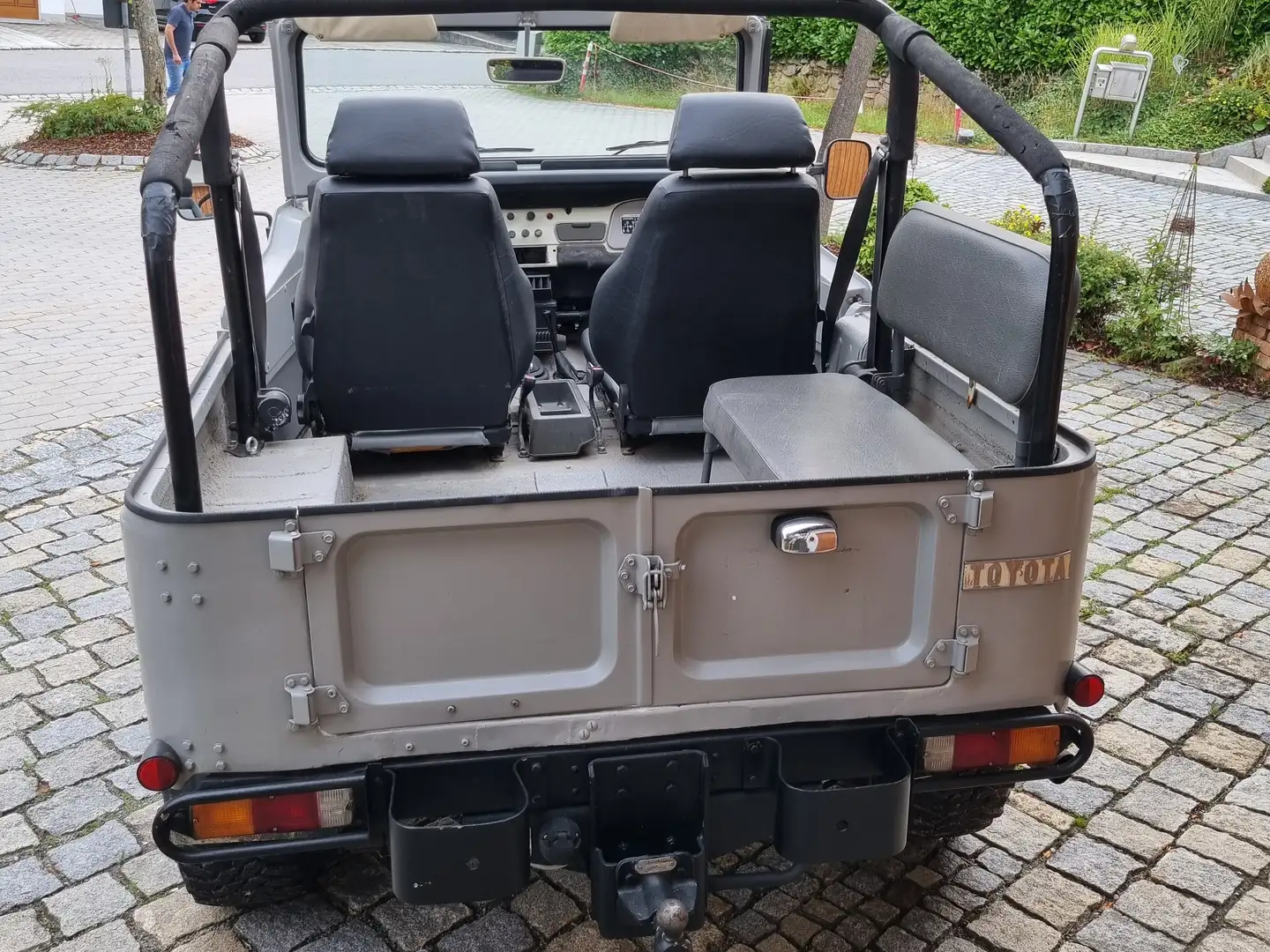 Toyota FJ40 Oldtimer Beige - 2