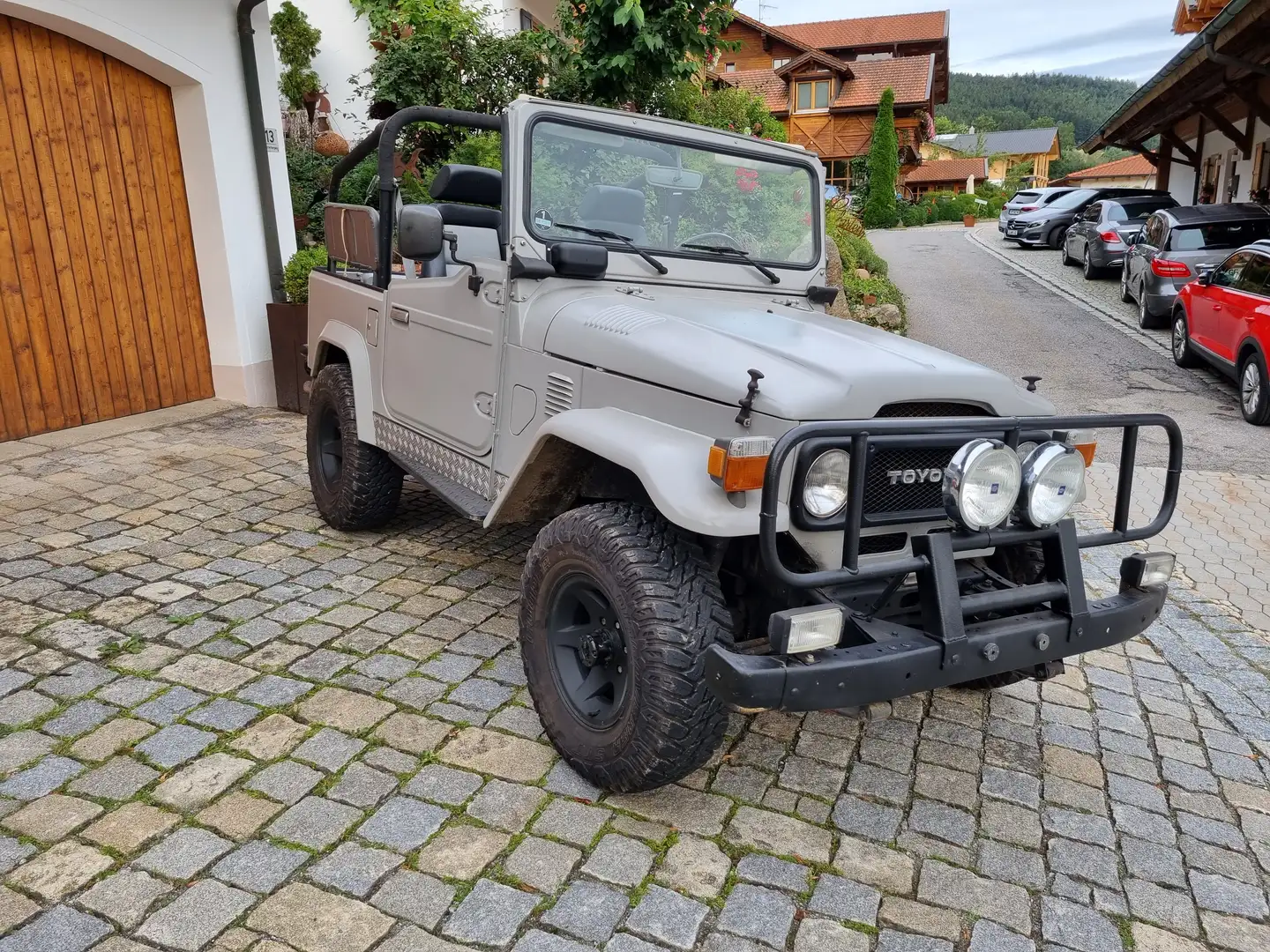 Toyota FJ40 Oldtimer Beige - 1
