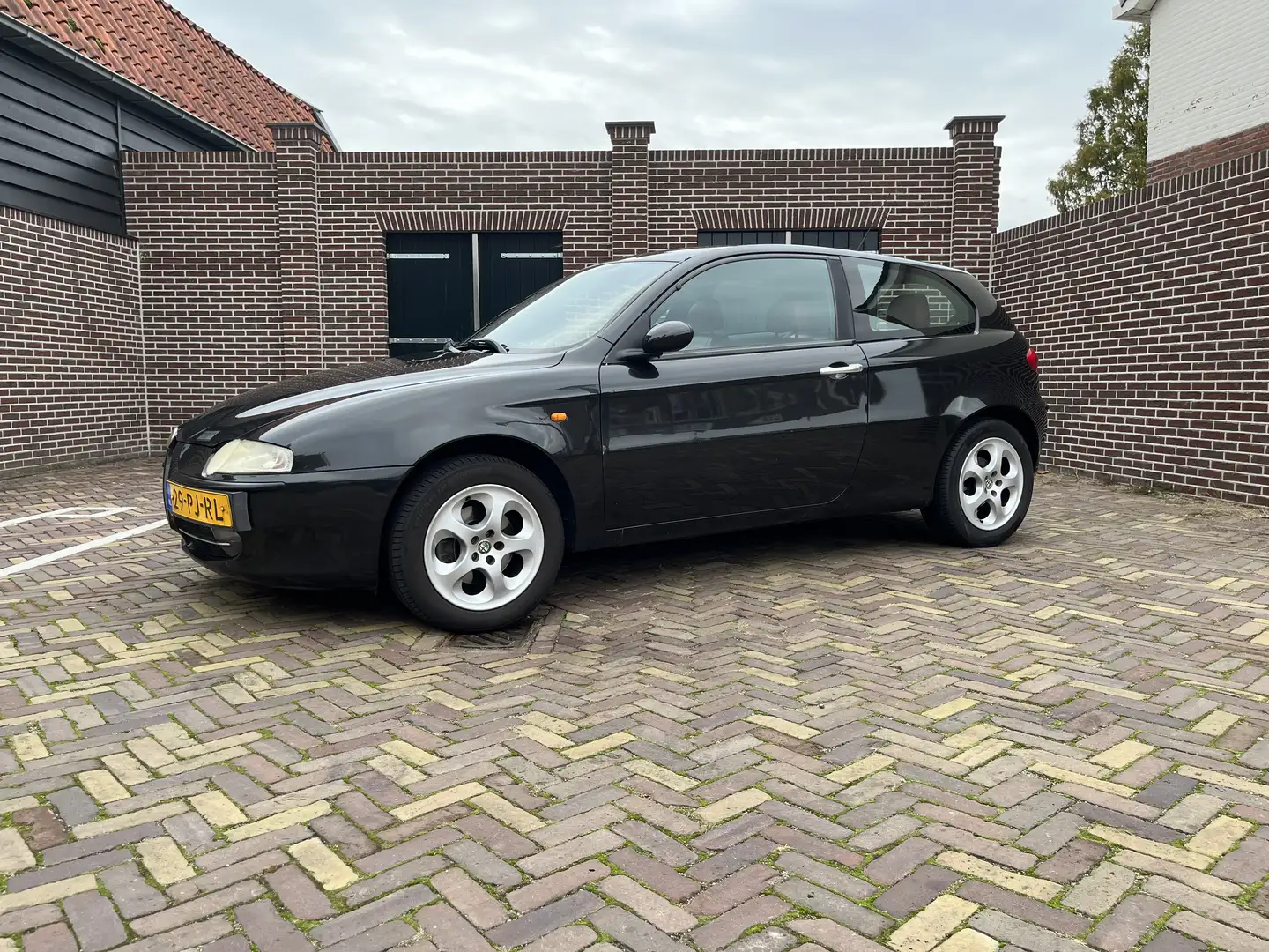 Alfa Romeo 147 1.6 TS Veloce Lusso Zwart - 1