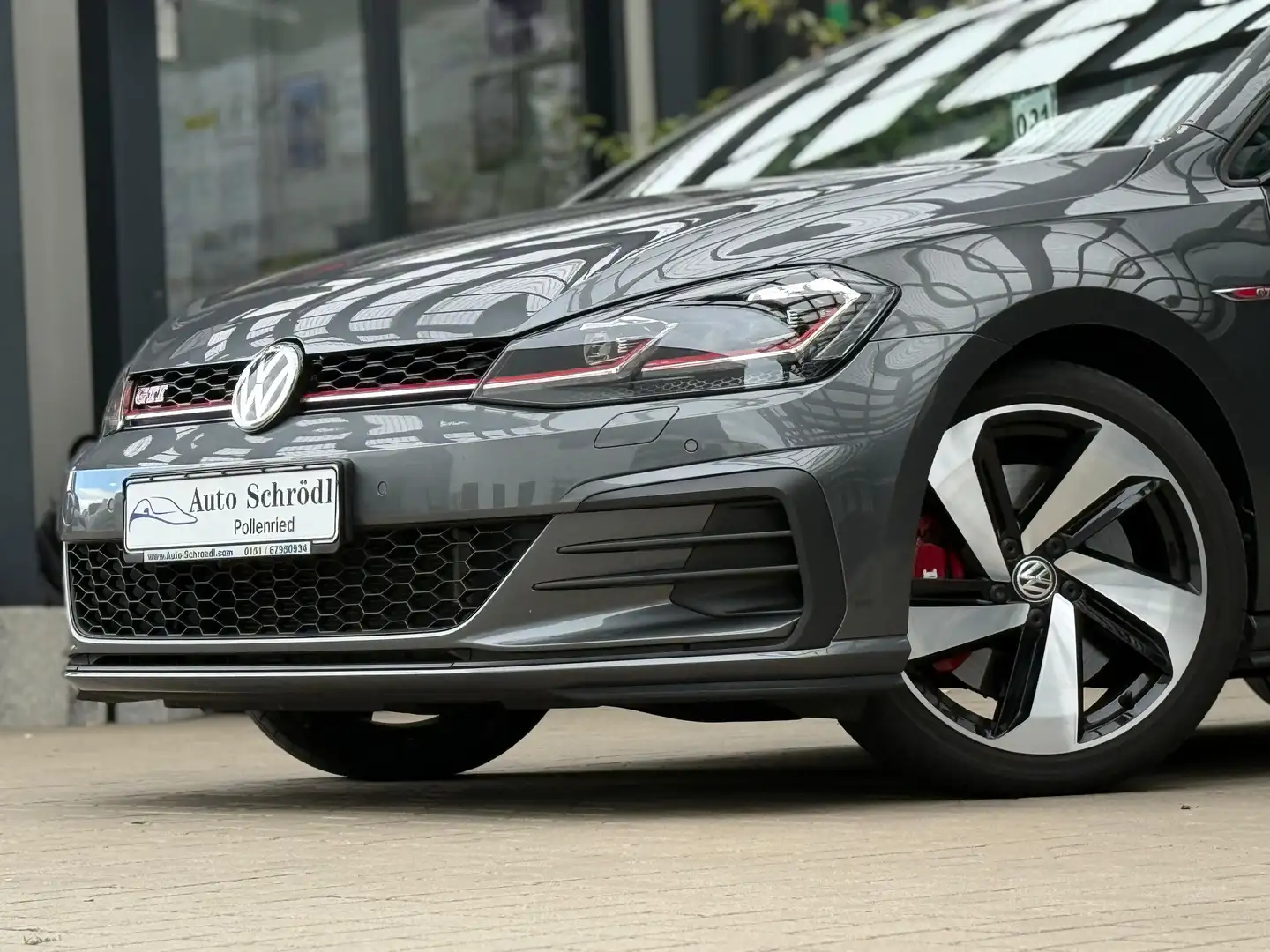 Volkswagen Golf GTI Performance 2.0 TSI DSG, Pano, ACC, DLA, Tot-W Grau - 2