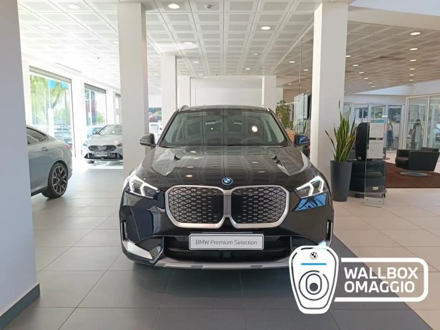 BMW iX1 edrive 20 Special Edition Negro - 2