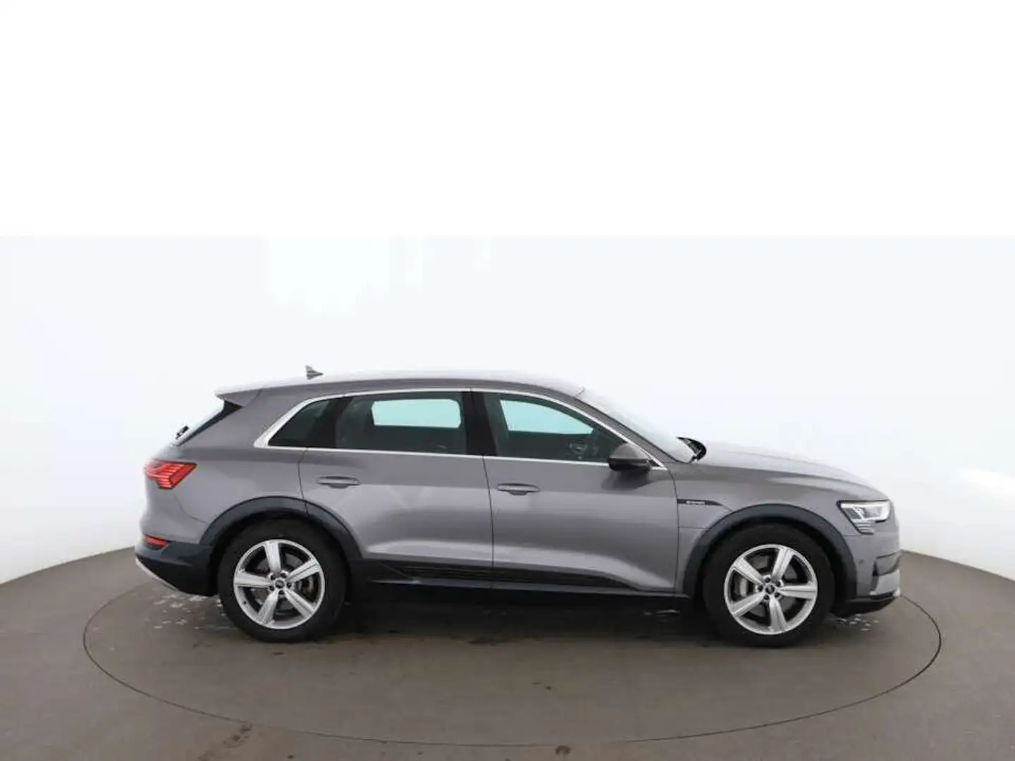 Audi e-tron 50 quattro advanced Aut LED LUFT NAVI PDC Gris - 2