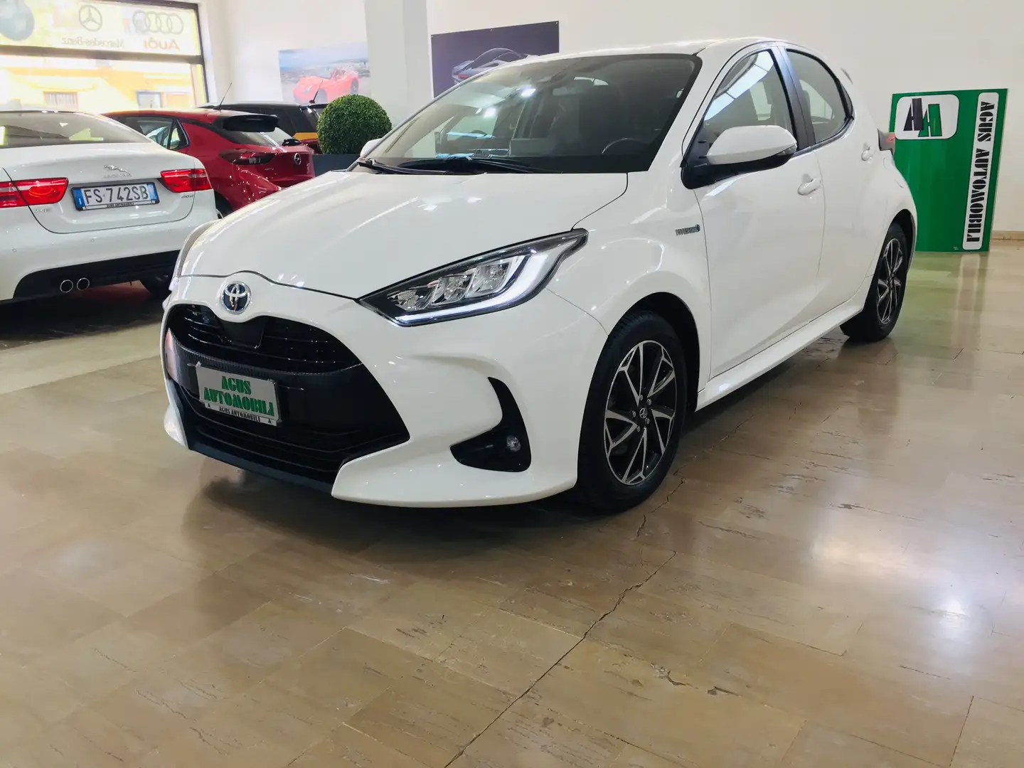 Toyota Yaris 1.5h Trend Blanc - 1
