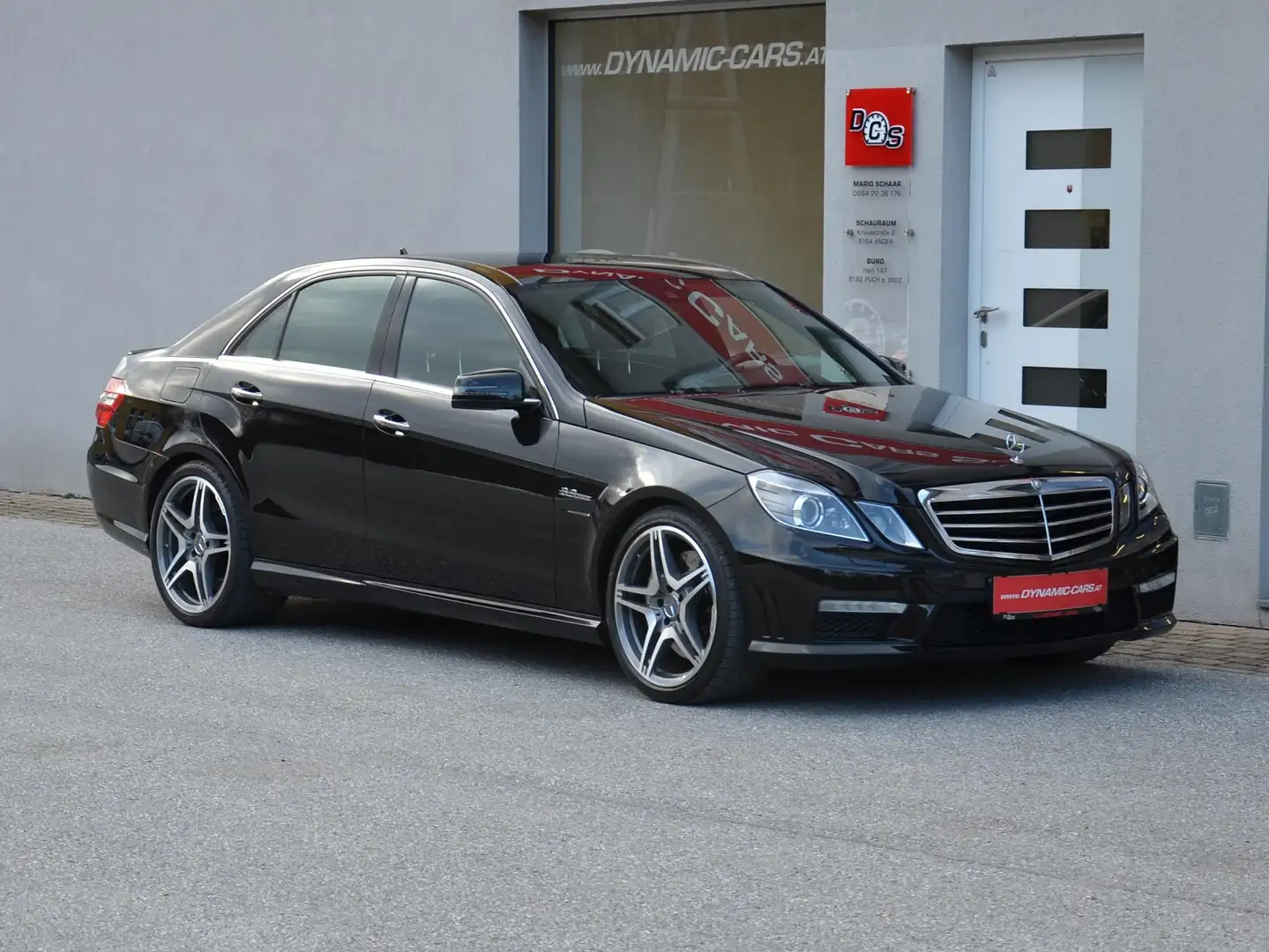 Mercedes-Benz E 63 AMG mit Perf. Paket, 6.3L V8 Sauger, 2. Besitz! Schwarz - 1