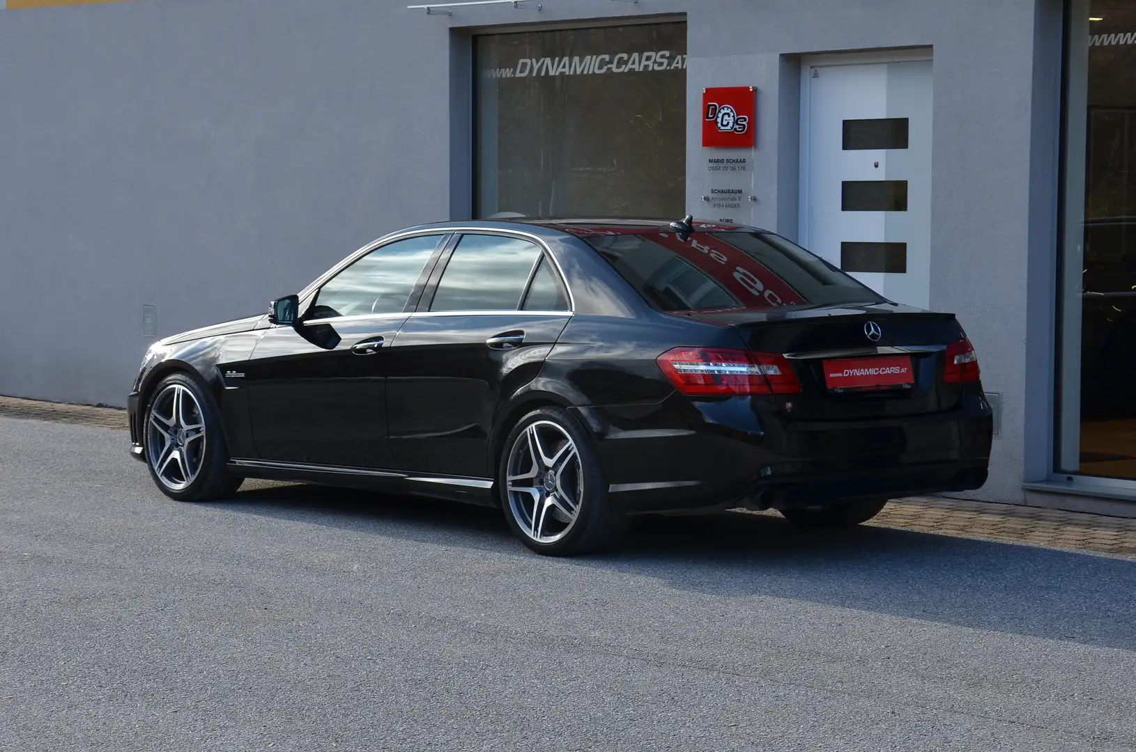 Mercedes-Benz E 63 AMG mit Perf. Paket, 6.3L V8 Sauger, 2. Besitz! Schwarz - 2