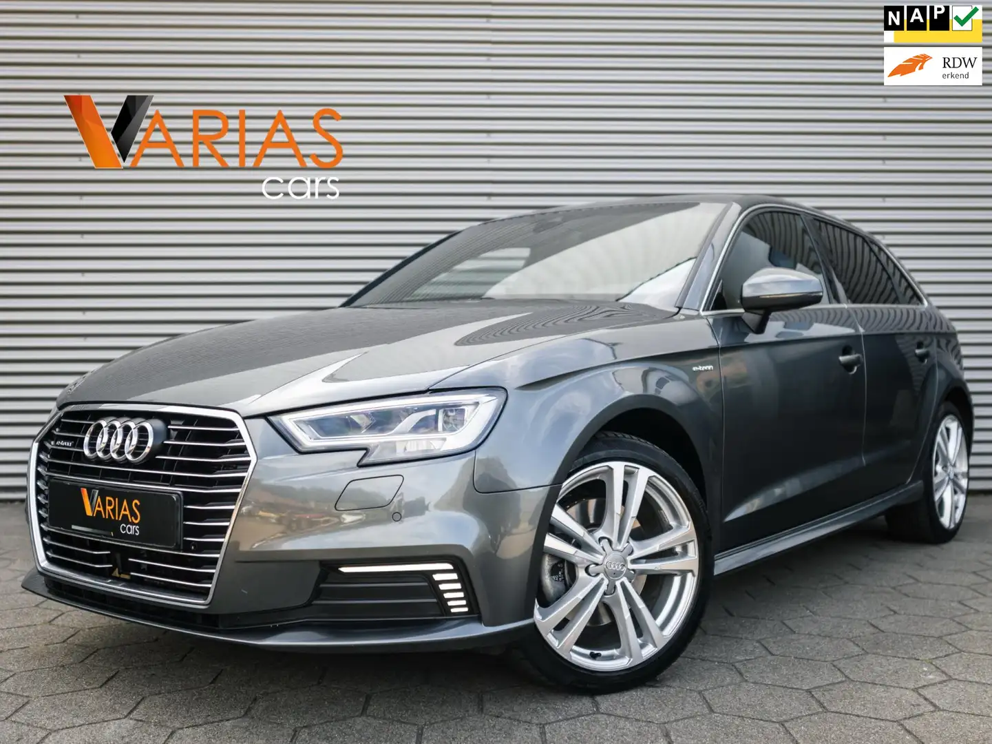 Audi A3 Sportback 1.4 e-tron Lease Edition Grijs - 1