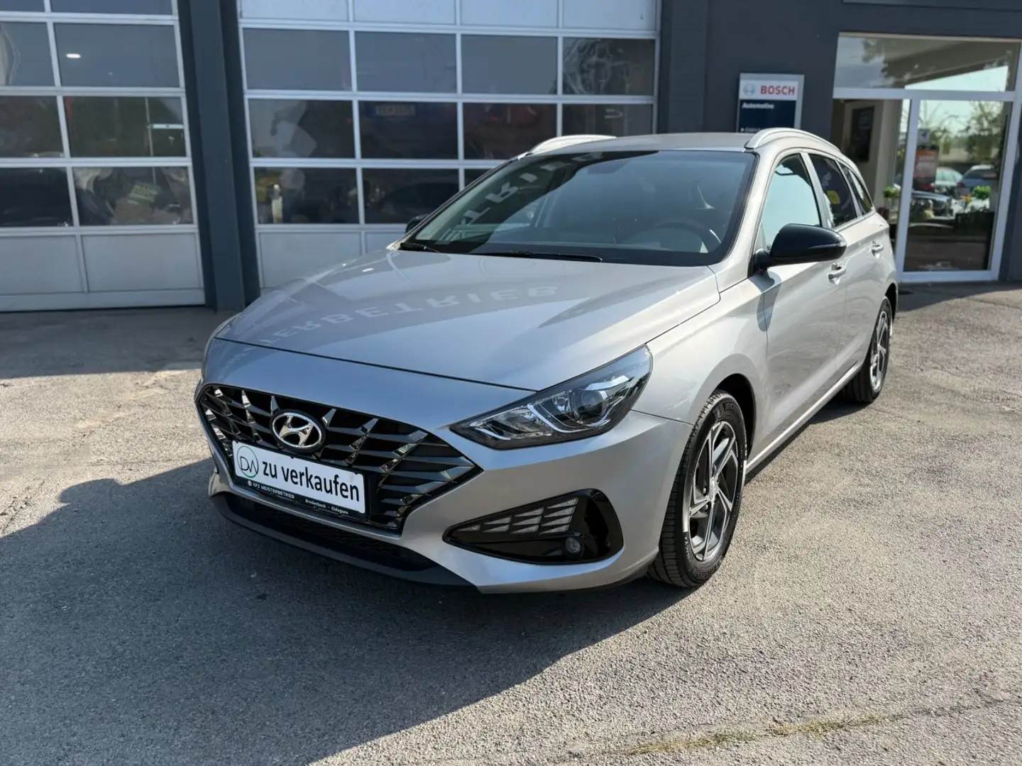 Hyundai i30 cw Edition 30 Aut.LH SH Kombi Silber - 1