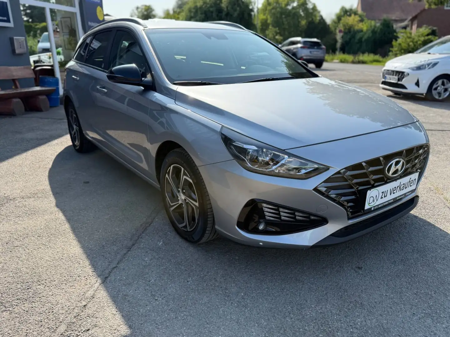 Hyundai i30 cw Edition 30 Aut.LH SH Kombi Silber - 2