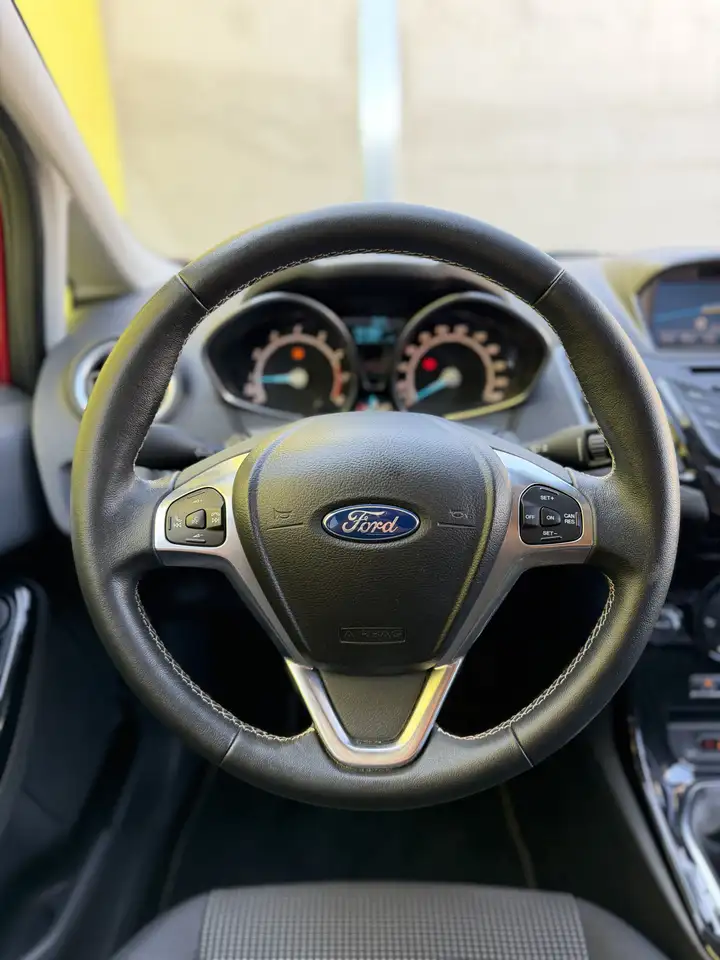 Ford Fiesta 5 portes — photo 4