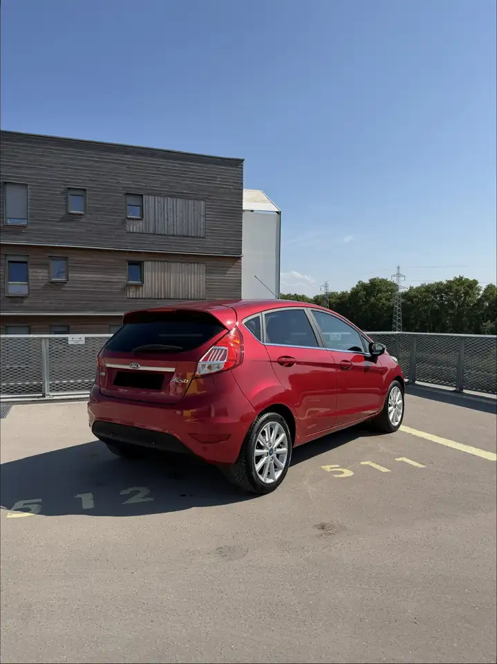 Ford Fiesta 5 portes — photo 2