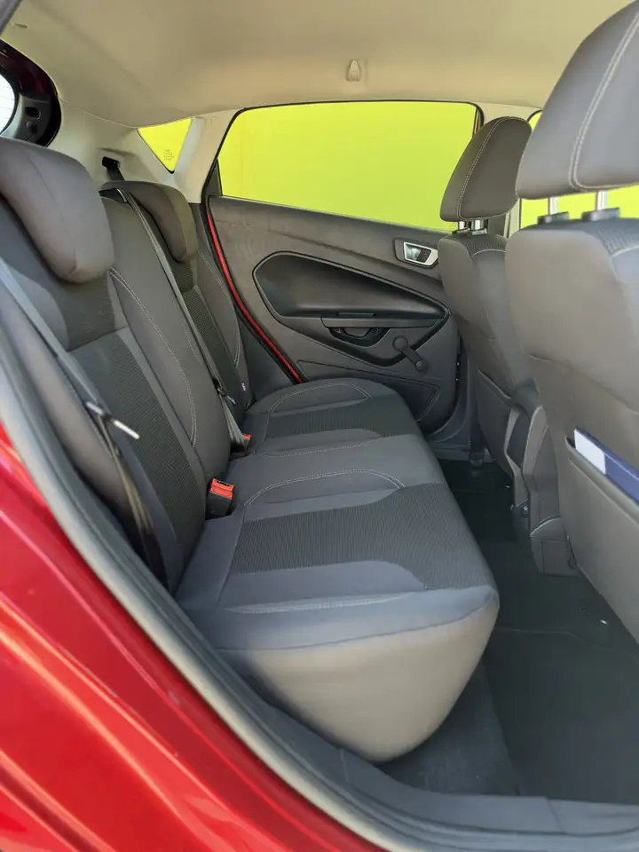 Ford Fiesta 5 portes — photo 7