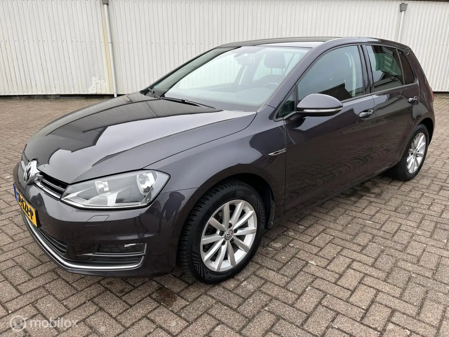 Volkswagen Golf 1.2 TSI Trendline - Lounge Trekhaak Grau - 1