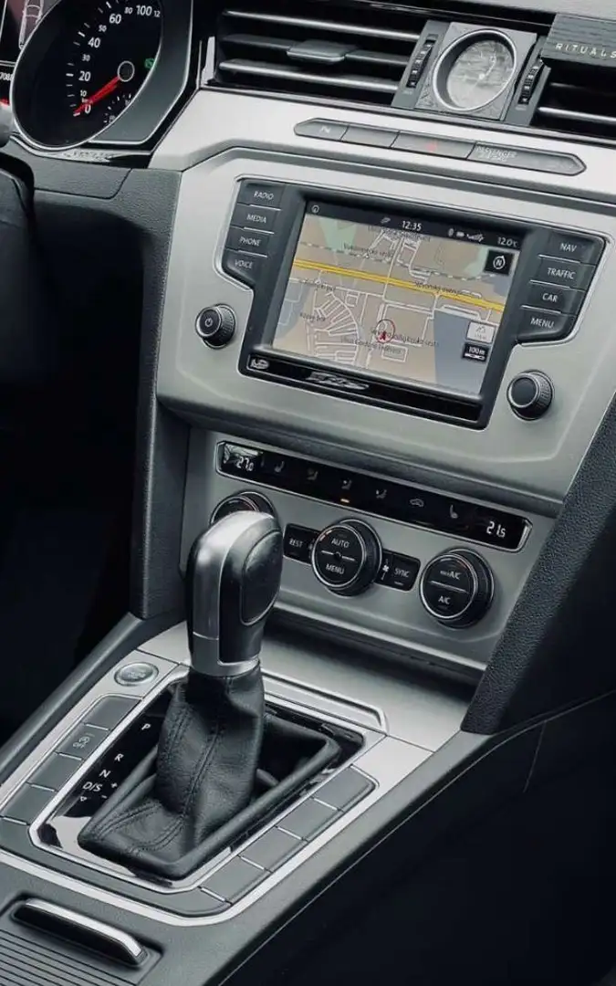 Volkswagen Passat 1.6 TDI (BlueMotion Technology) DSG Comfortline - 2