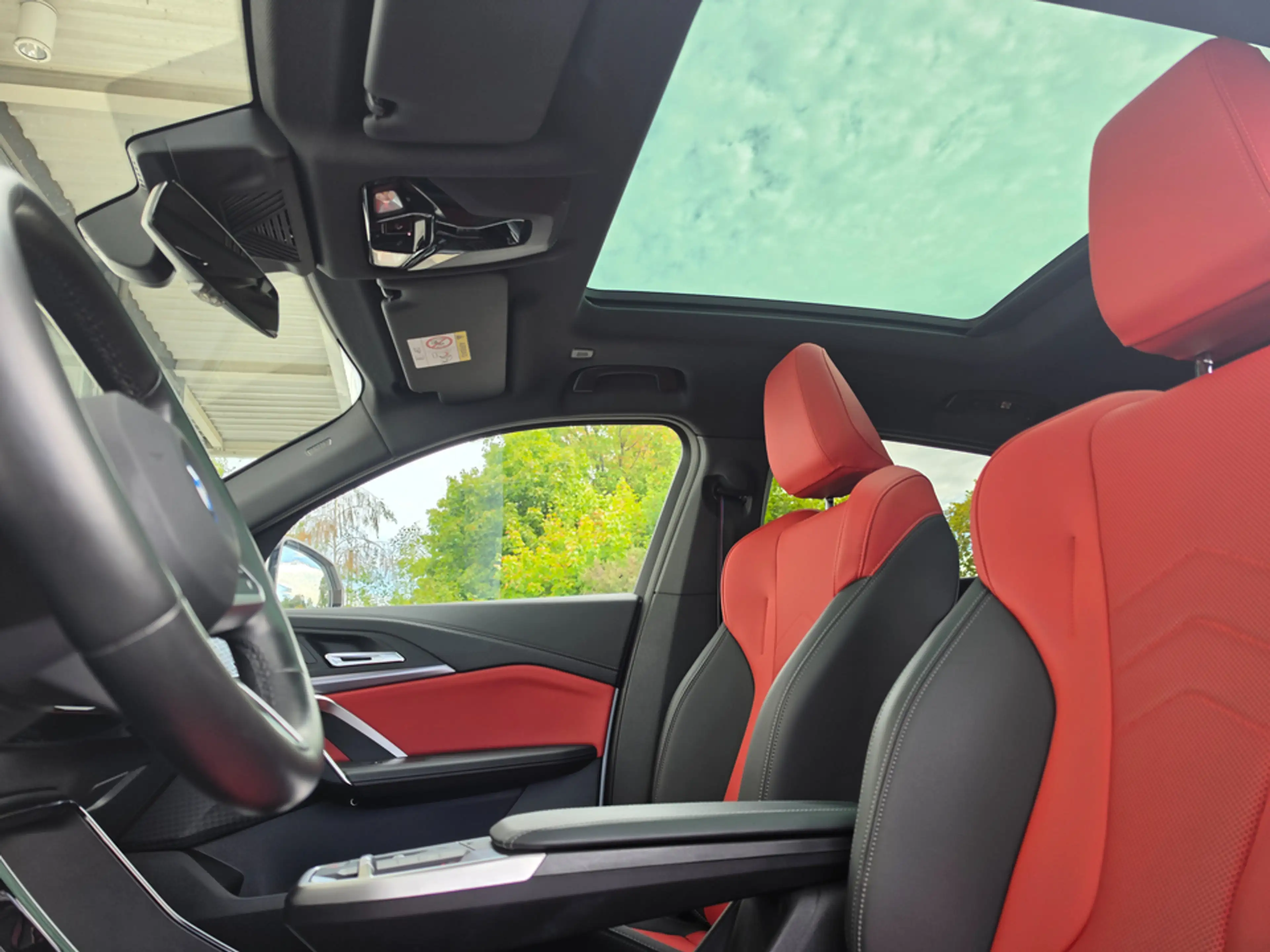BMW iX2 ix2 xDrive30 M SportpaketPro Pano Head-Up DAPro — photo 25