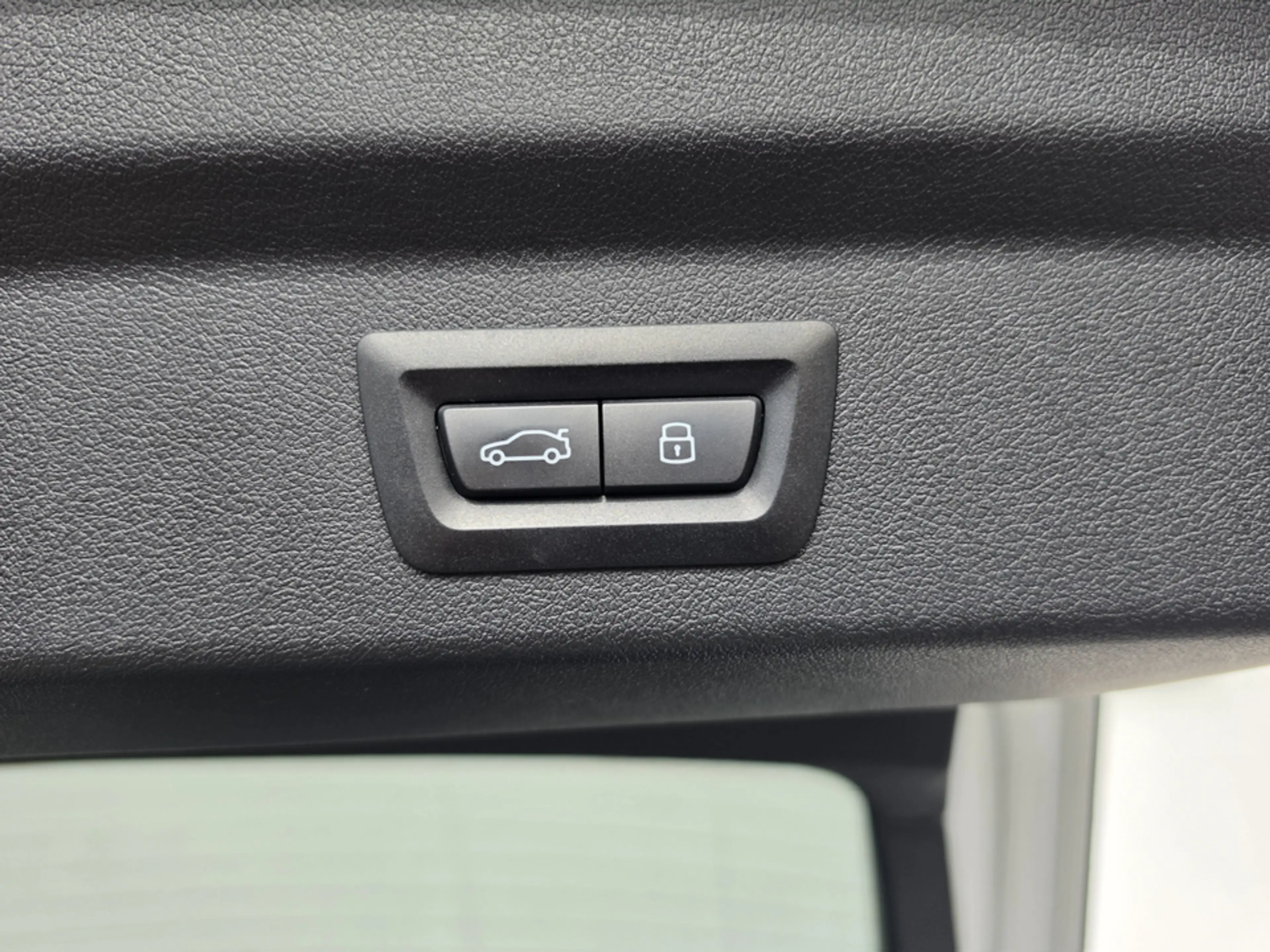BMW iX2 ix2 xDrive30 M SportpaketPro Pano Head-Up DAPro — photo 33