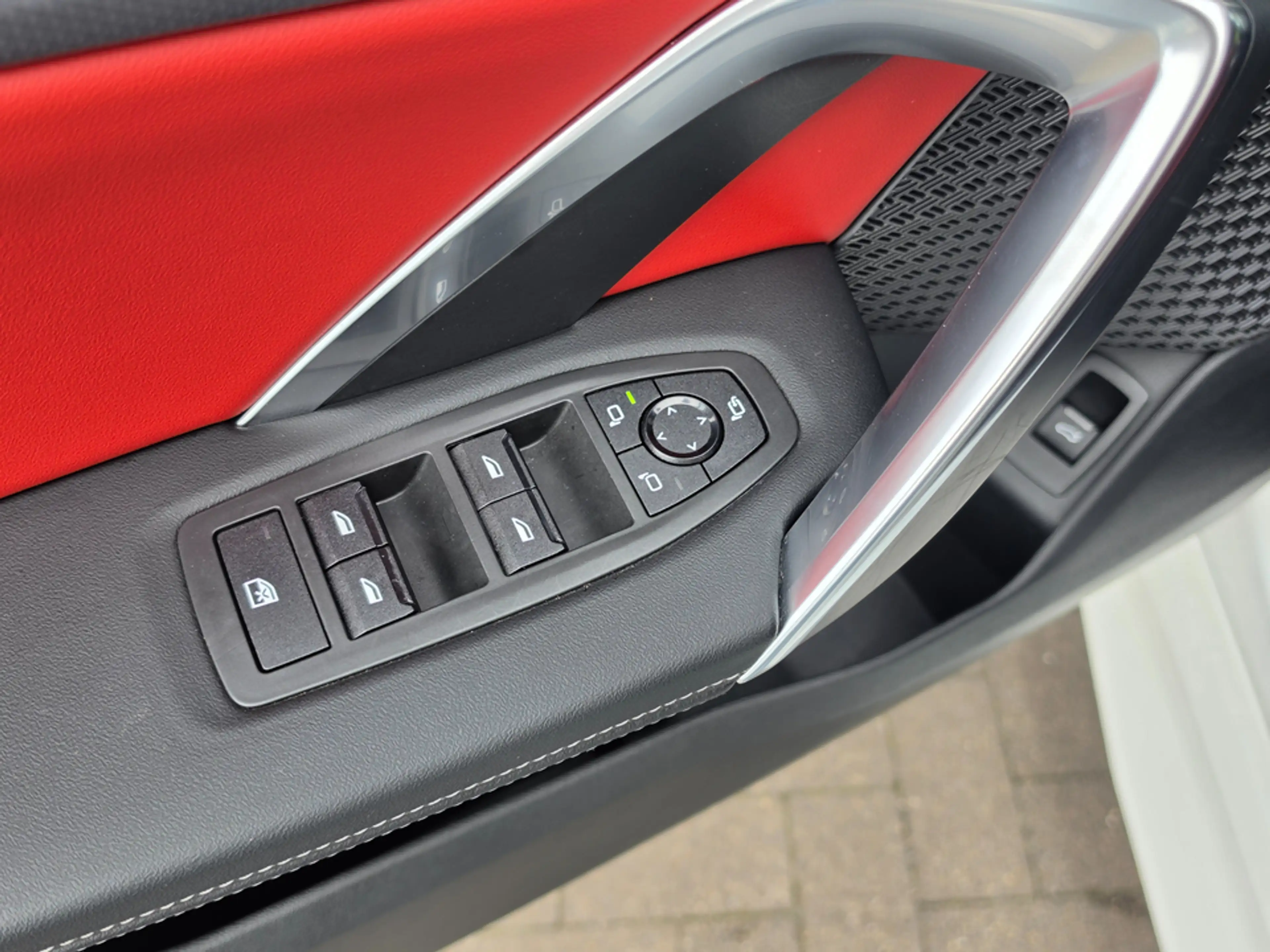 BMW iX2 ix2 xDrive30 M SportpaketPro Pano Head-Up DAPro — photo 15