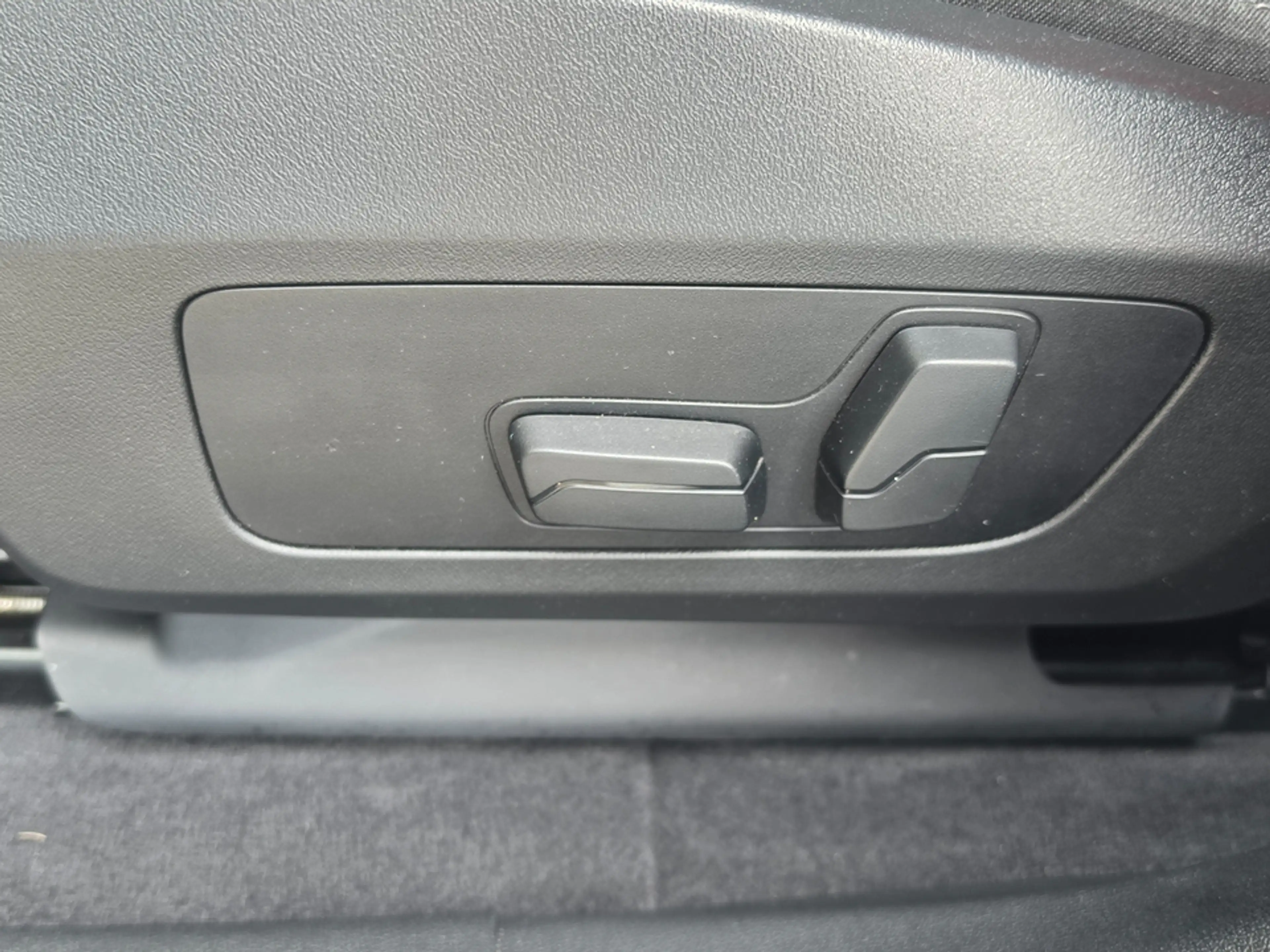 BMW iX2 ix2 xDrive30 M SportpaketPro Pano Head-Up DAPro — photo 26
