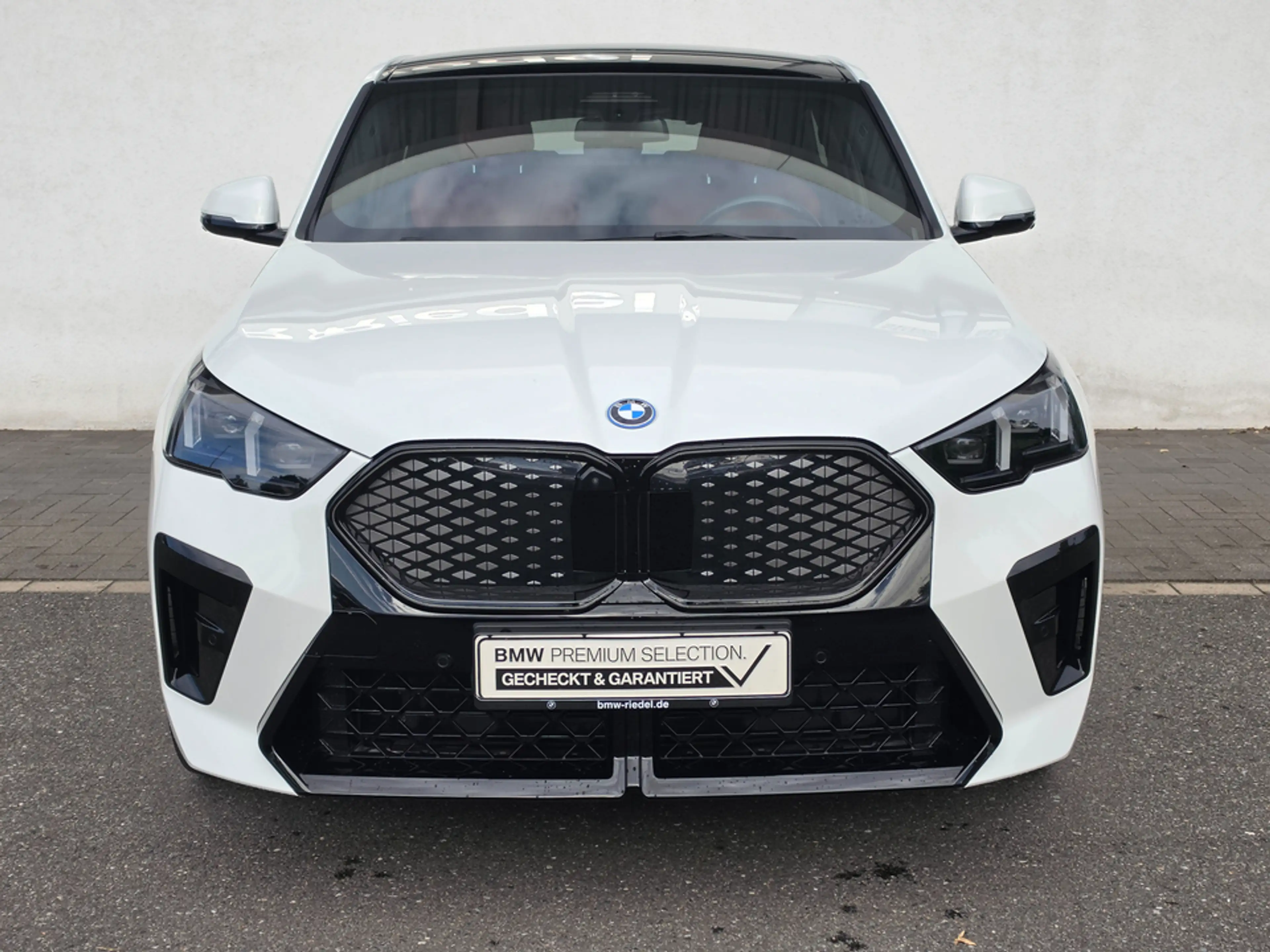 BMW iX2 ix2 xDrive30 M SportpaketPro Pano Head-Up DAPro — photo 5