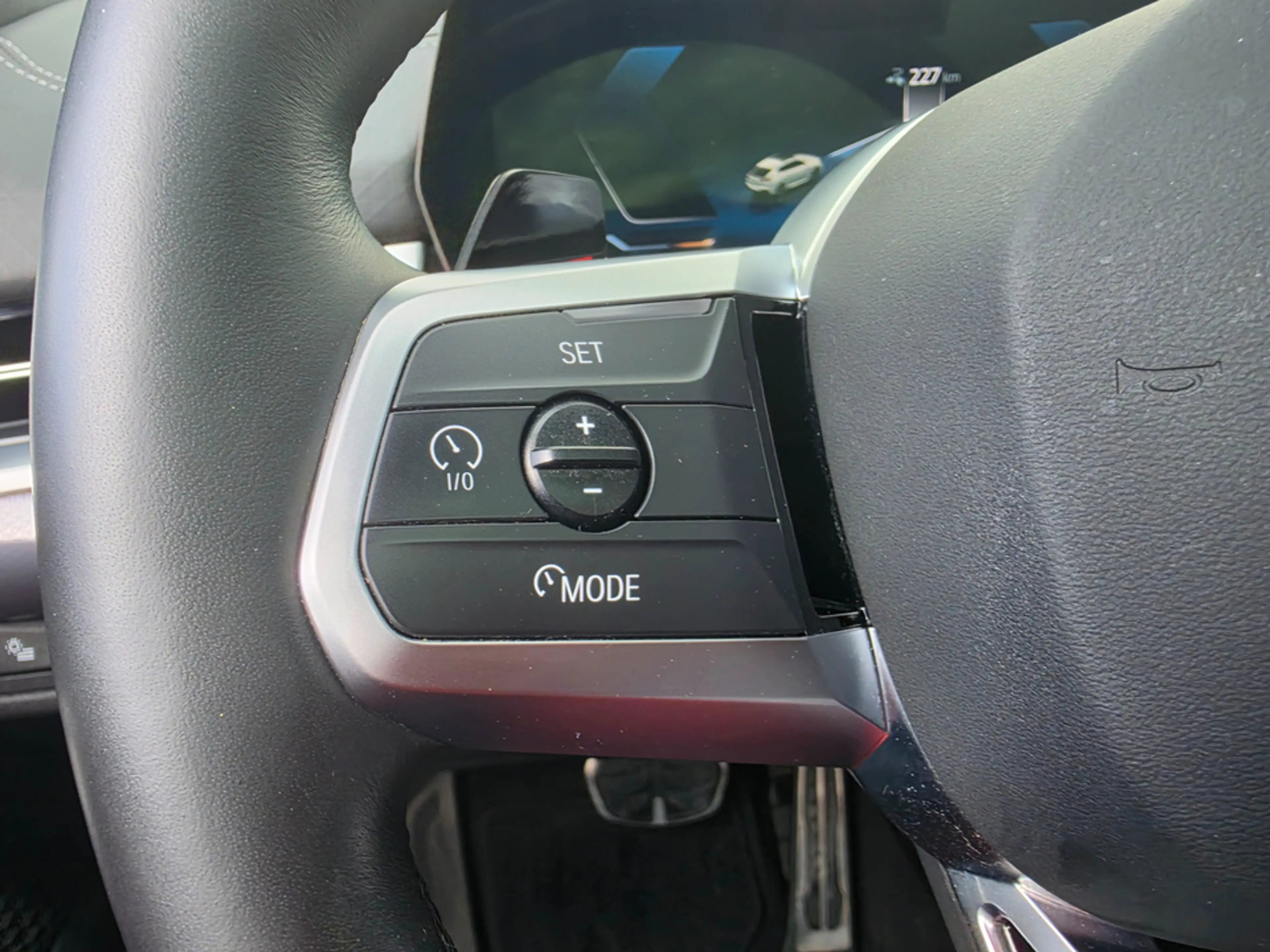 BMW iX2 ix2 xDrive30 M SportpaketPro Pano Head-Up DAPro — photo 22