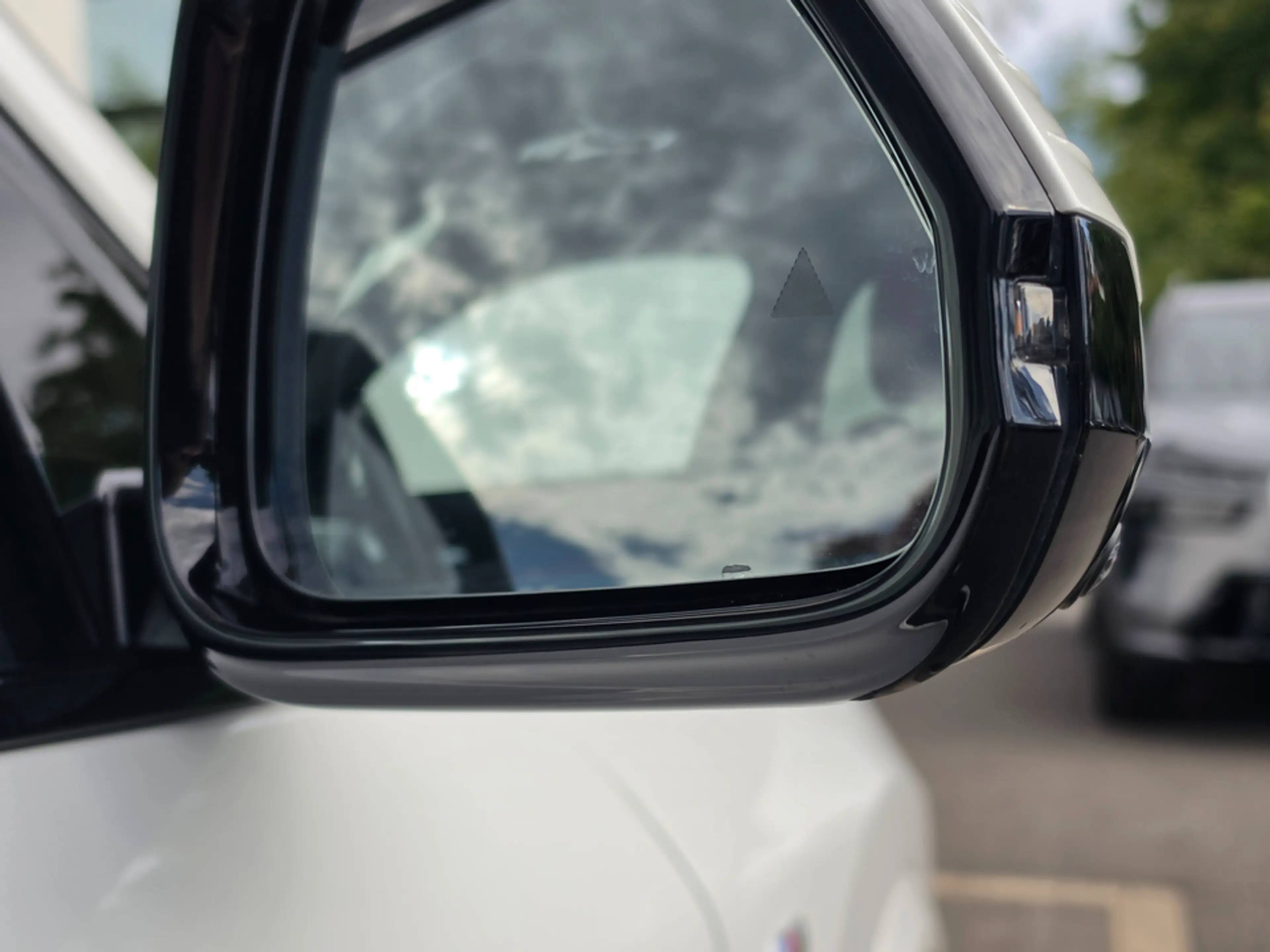 BMW iX2 ix2 xDrive30 M SportpaketPro Pano Head-Up DAPro — photo 12