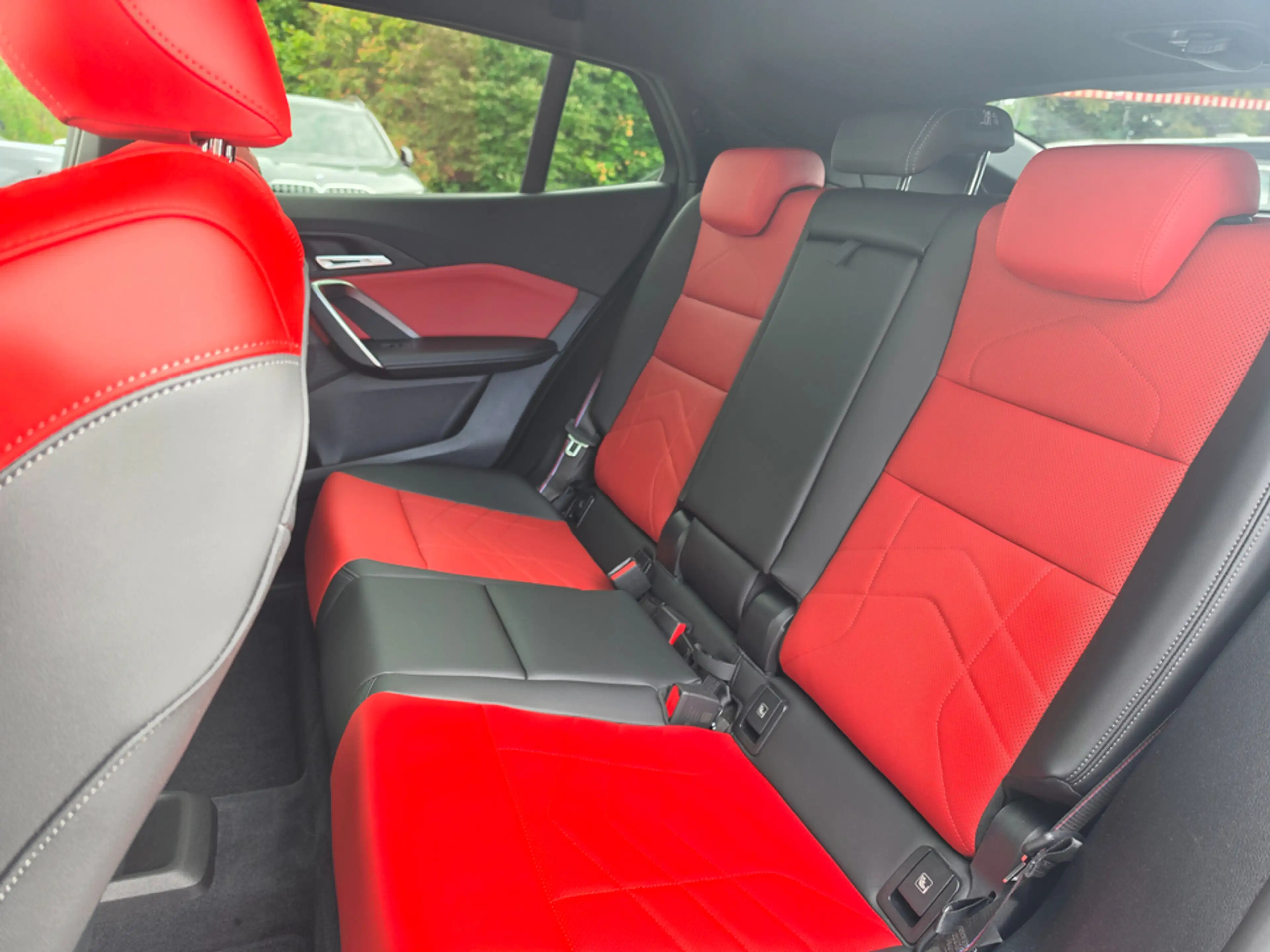 BMW iX2 ix2 xDrive30 M SportpaketPro Pano Head-Up DAPro — photo 29