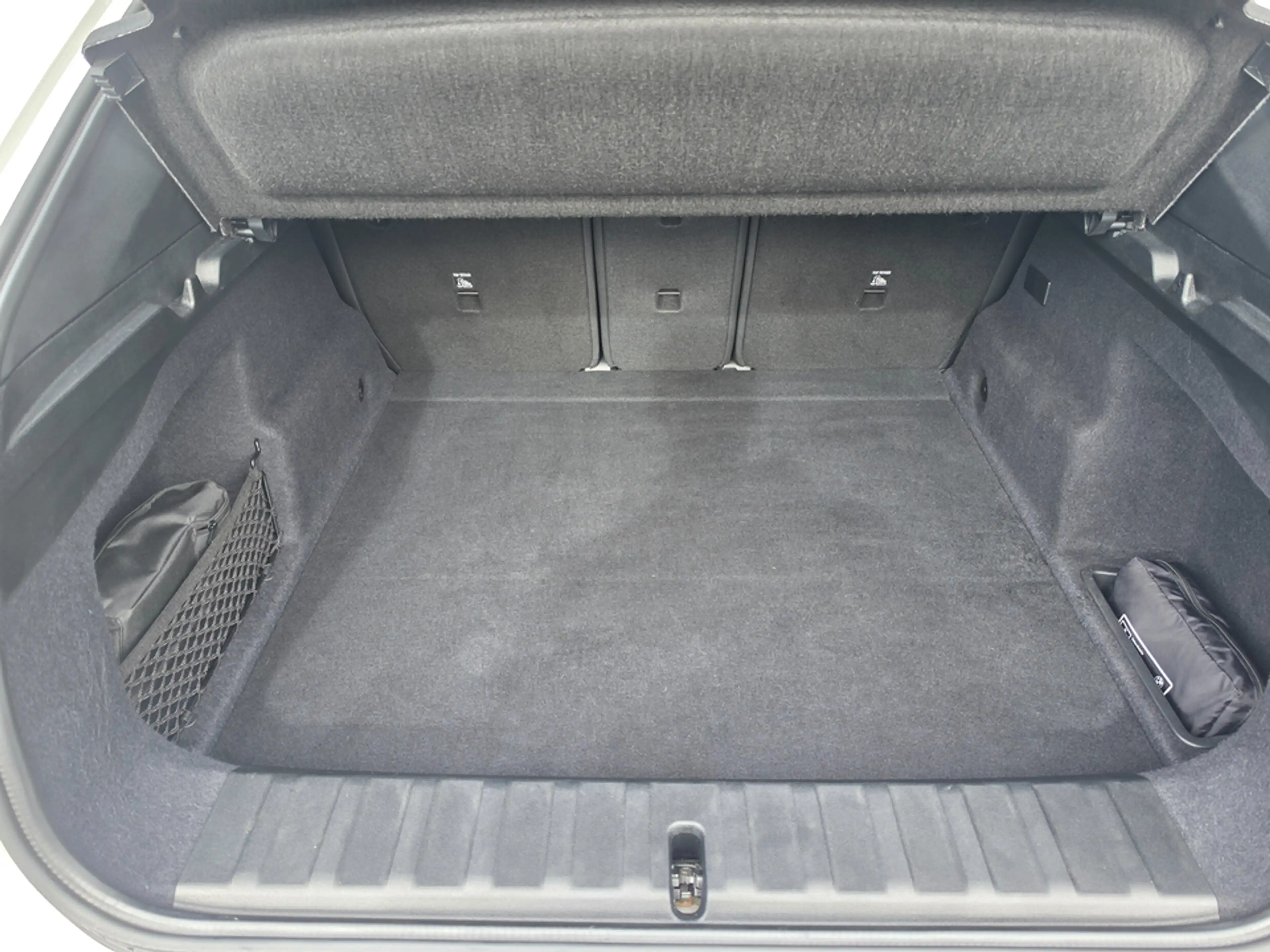 BMW iX2 ix2 xDrive30 M SportpaketPro Pano Head-Up DAPro — photo 32