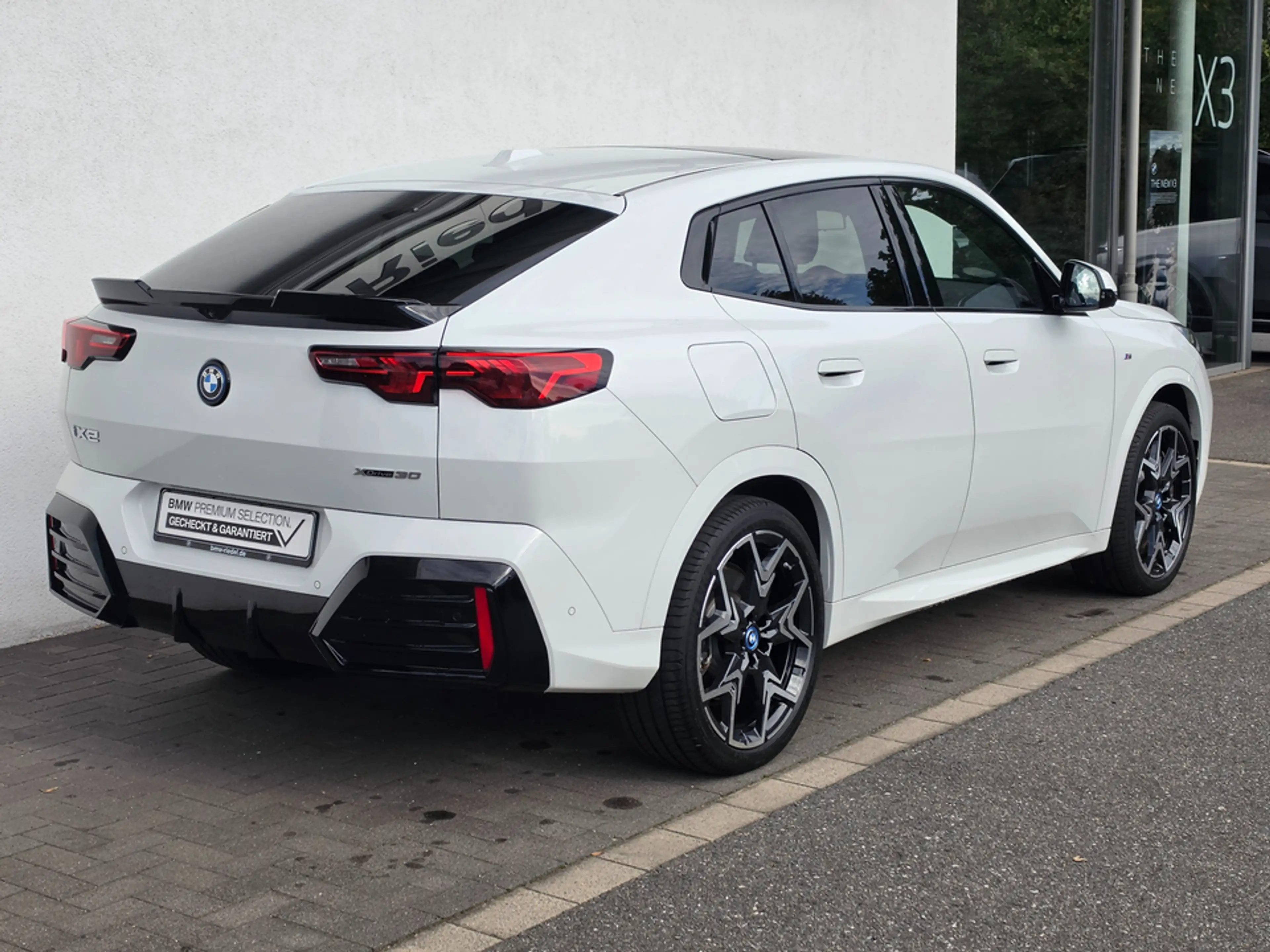 BMW iX2 ix2 xDrive30 M SportpaketPro Pano Head-Up DAPro — photo 3