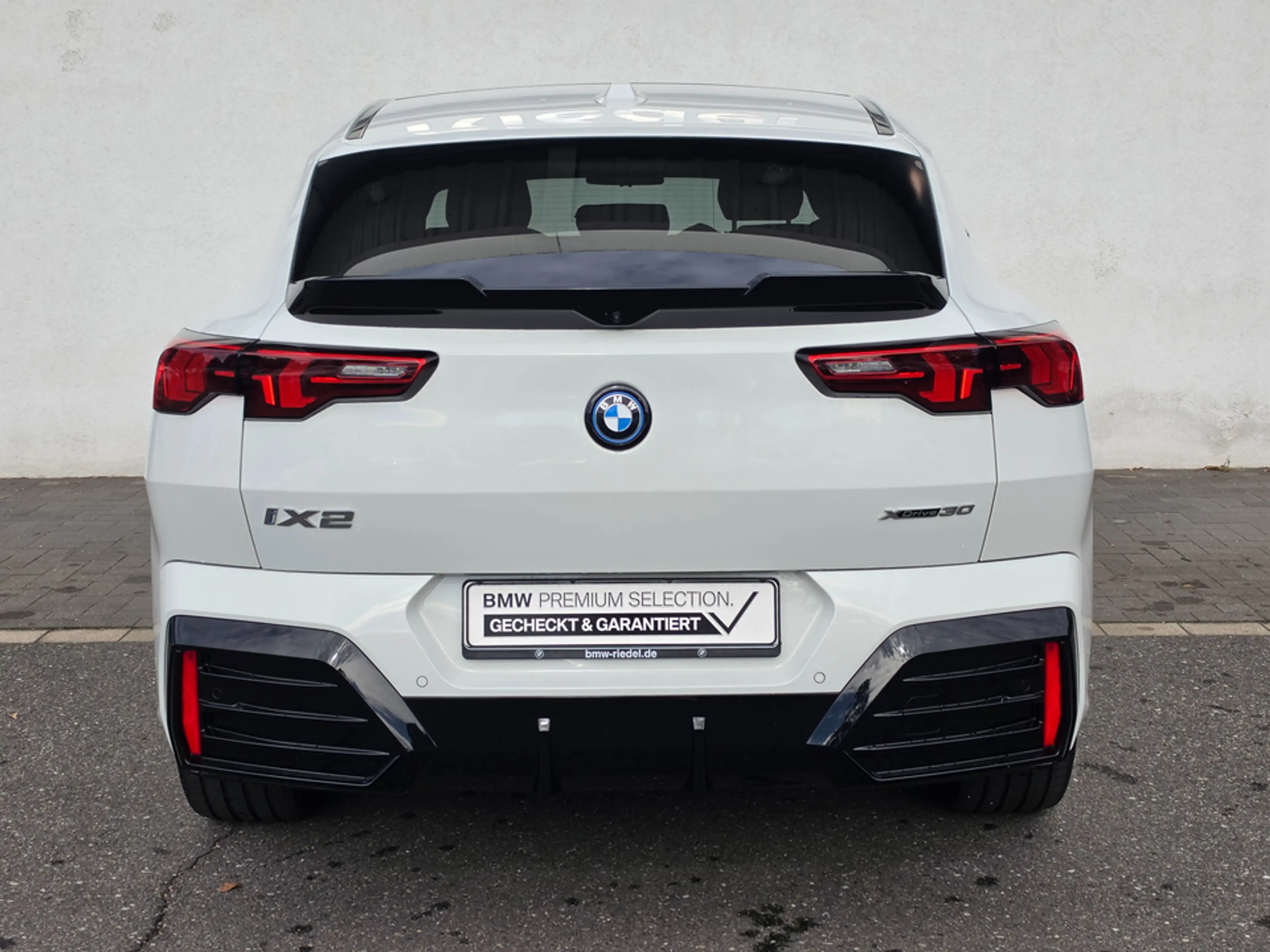 BMW iX2 ix2 xDrive30 M SportpaketPro Pano Head-Up DAPro — photo 6